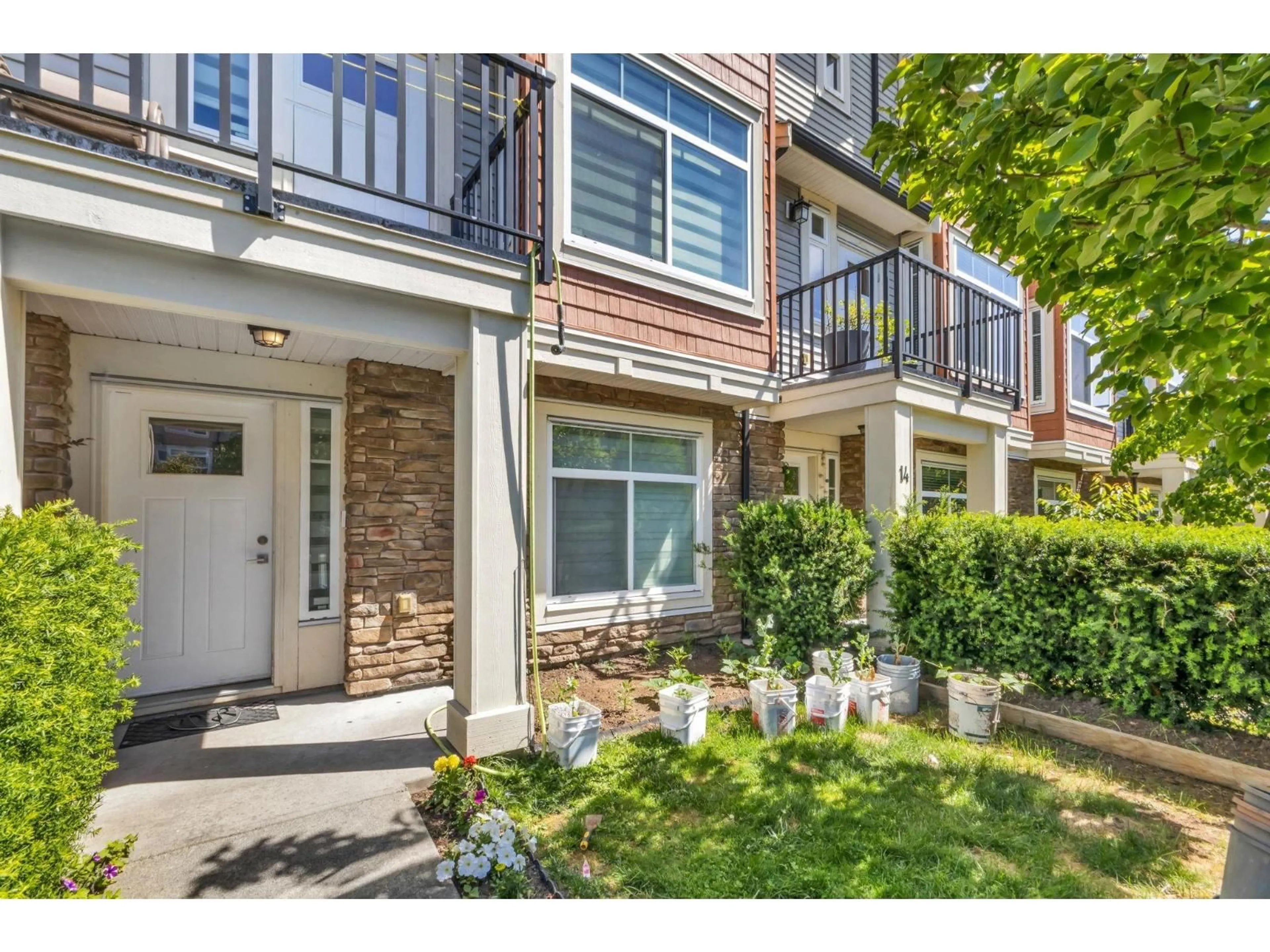 Unknown for 15 - 12091 70 AVENUE, Surrey British Columbia V3W1A6