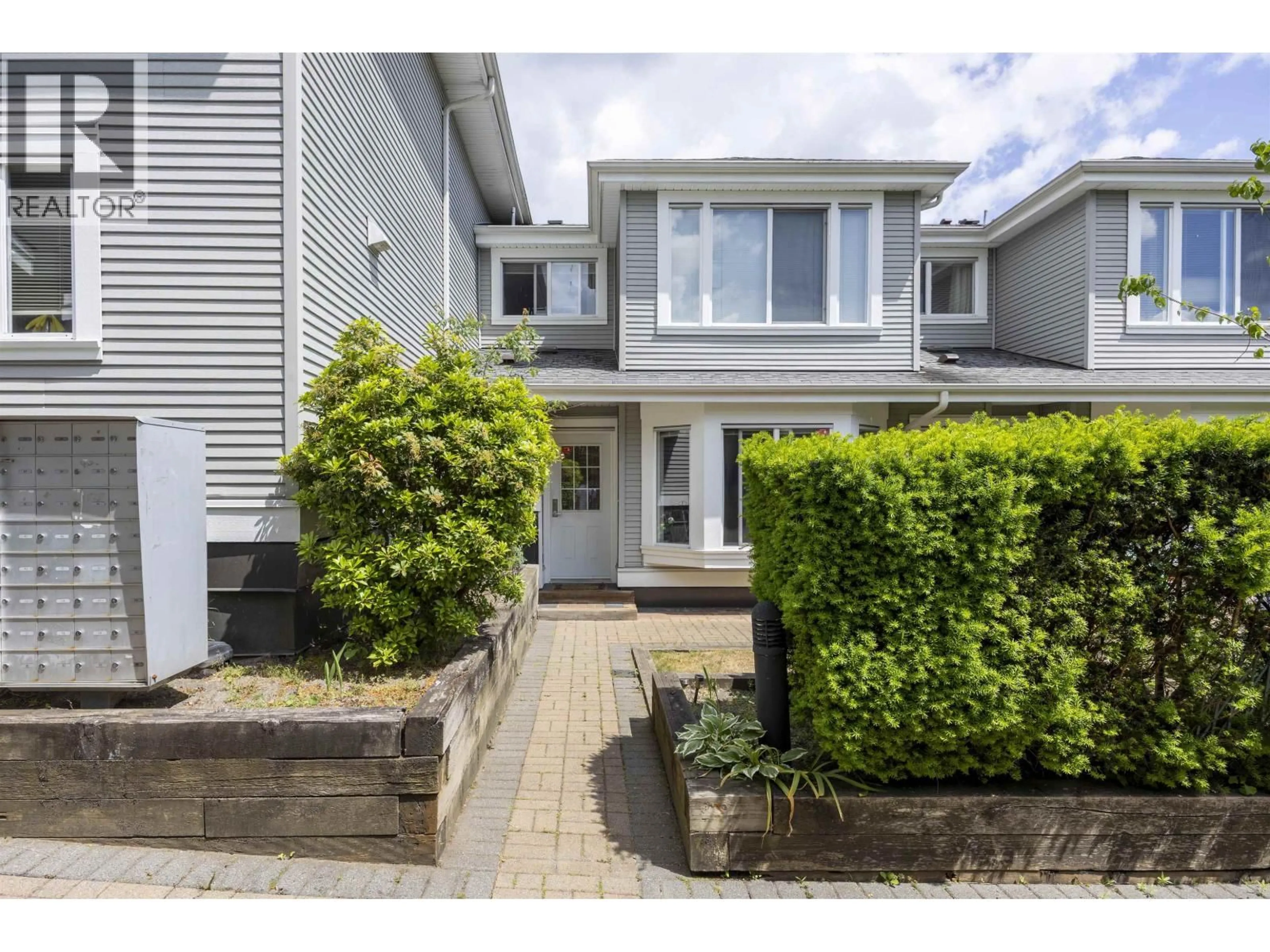 Unknown for 10 - 7370 STRIDE AVENUE, Burnaby British Columbia V3N5E6