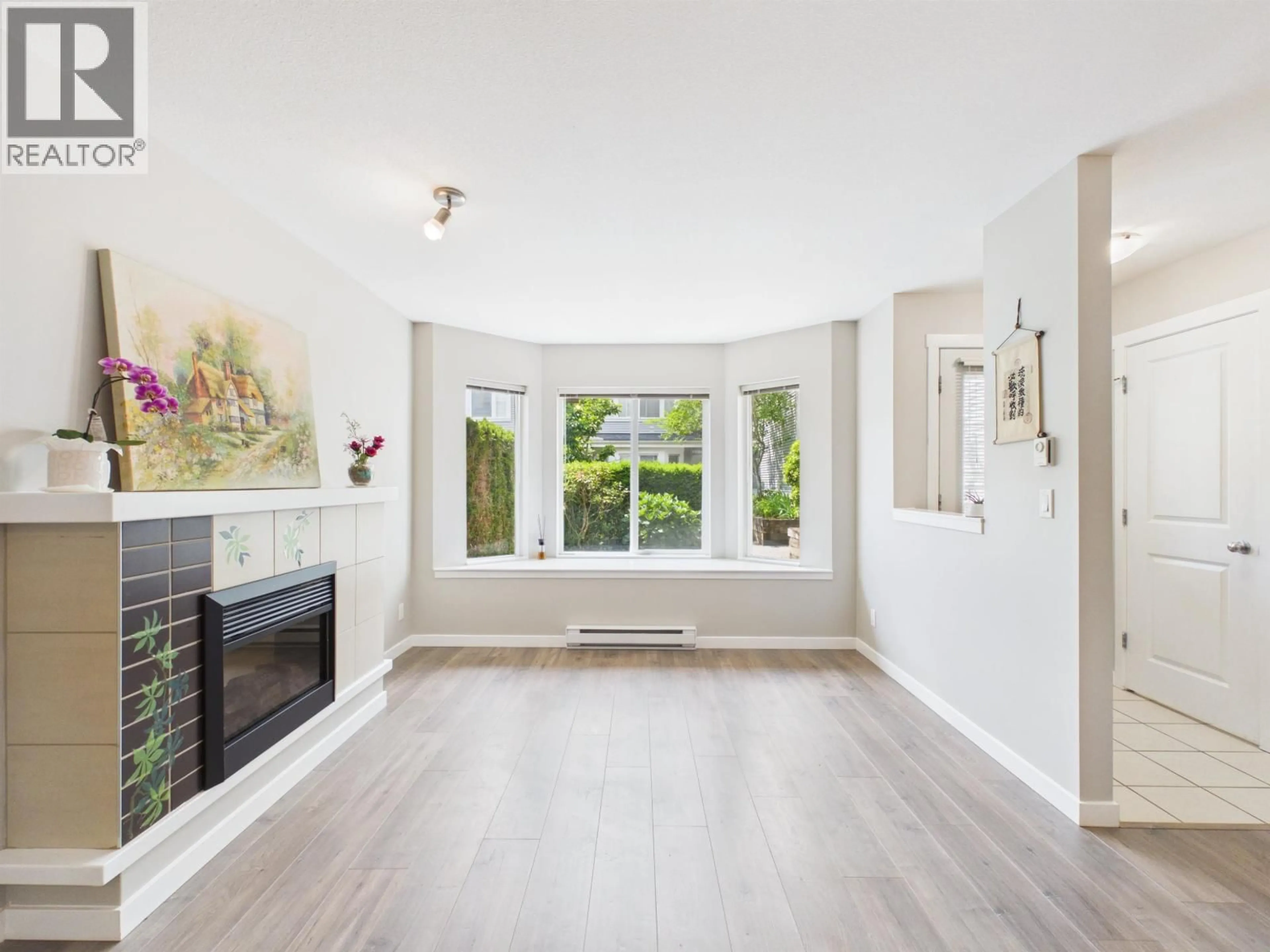 Living room with furniture, unknown for 10 - 7370 STRIDE AVENUE, Burnaby British Columbia V3N5E6
