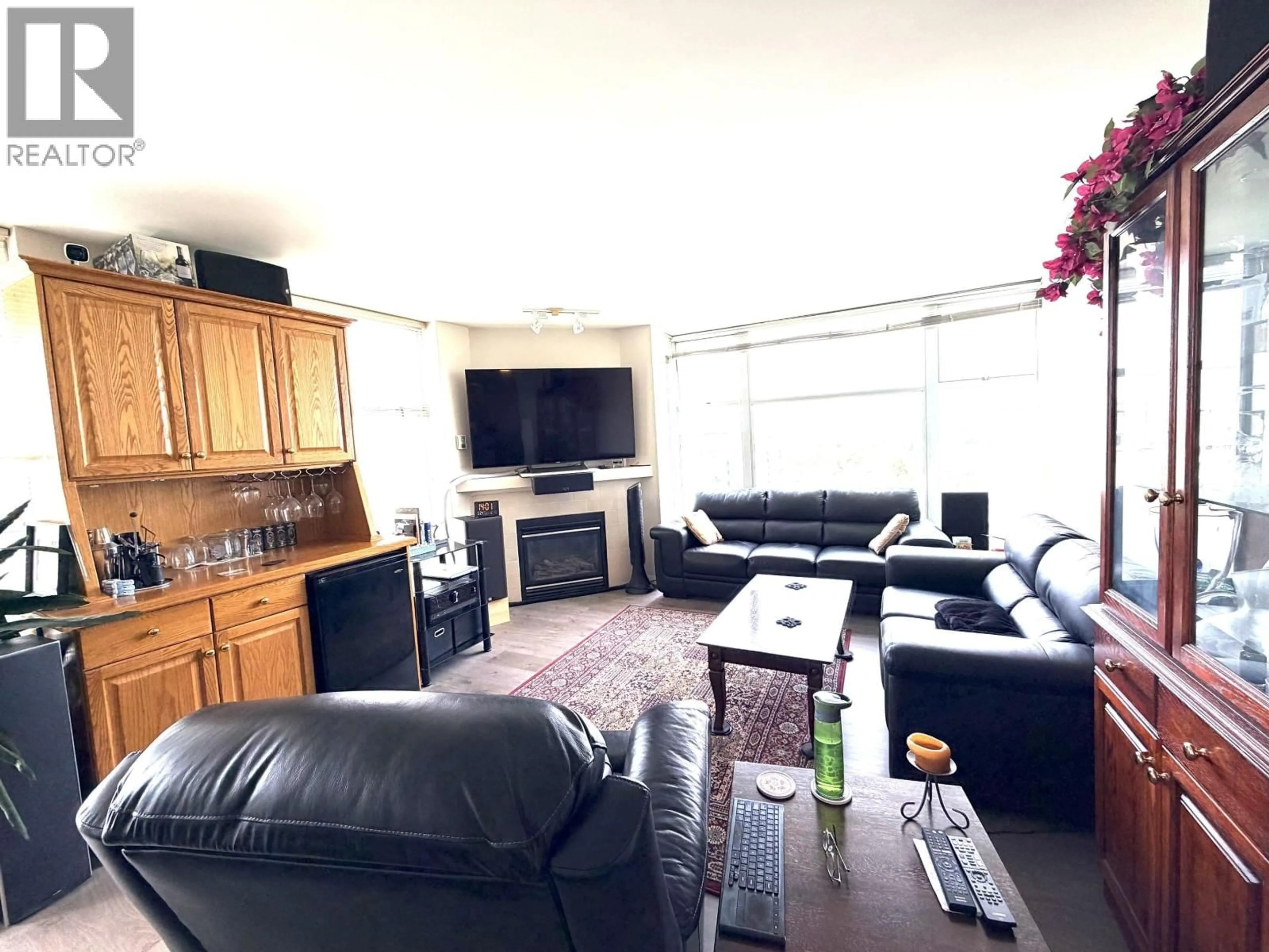 Living room with furniture, unknown for 1805 - 8460 GRANVILLE AVENUE, Richmond British Columbia V6Y4E7