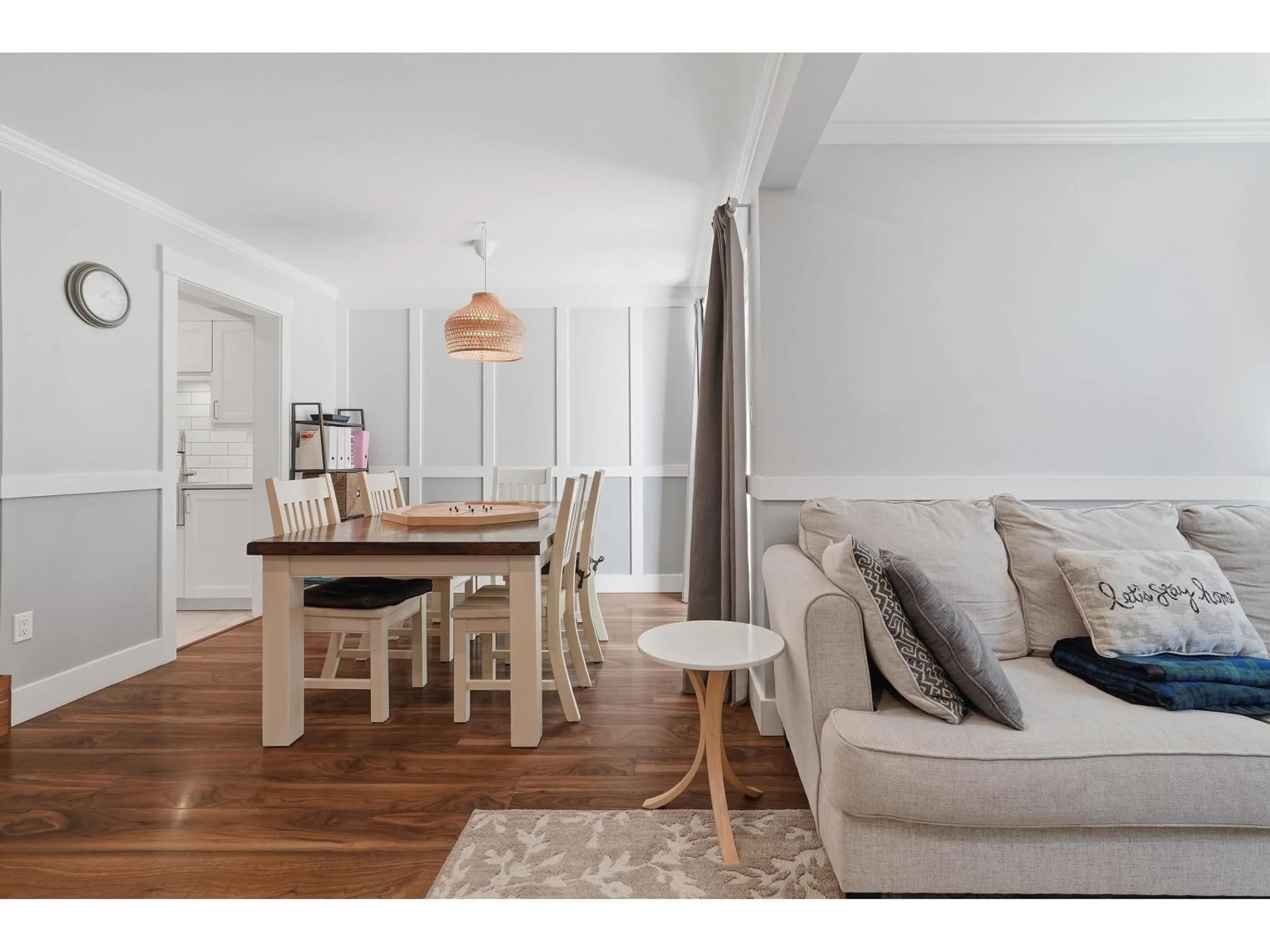 Living room with furniture, wood/laminate floor for 15913 ALDER PLACE, Surrey British Columbia V4A5J1