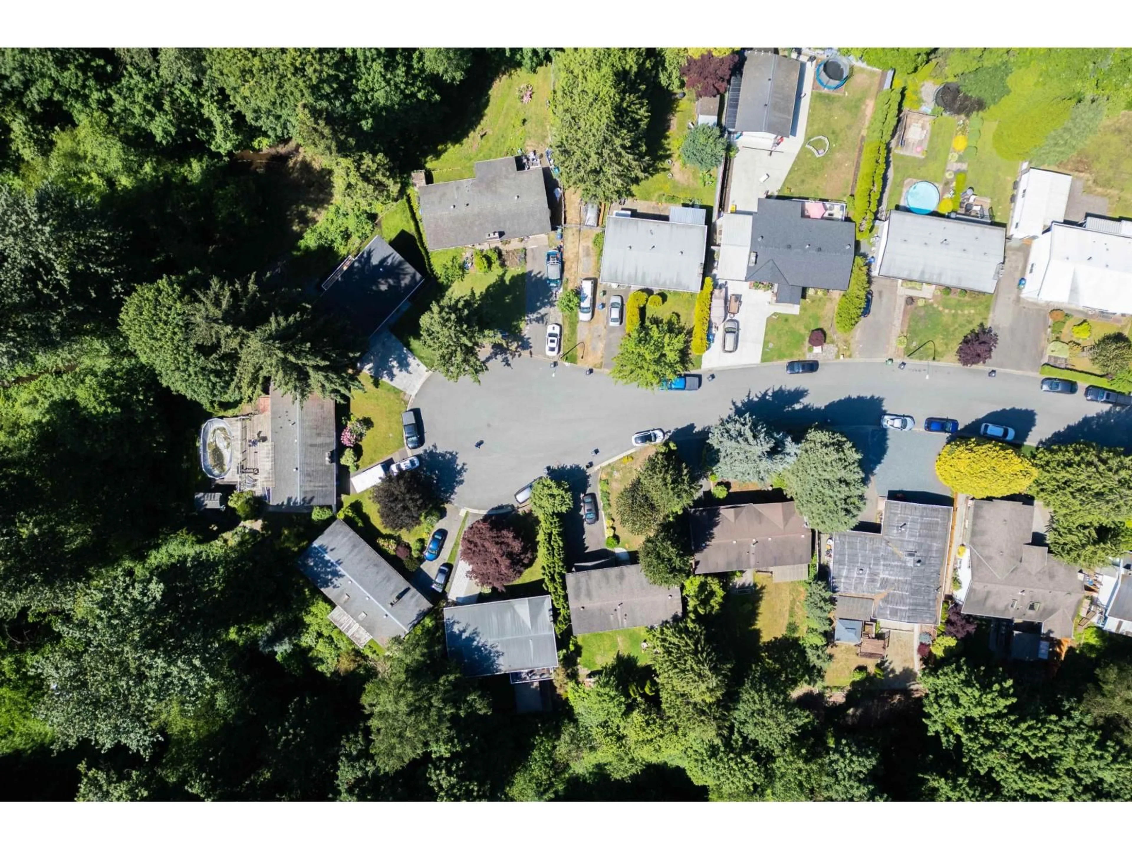 A pic from outside/outdoor area/front of a property/back of a property/a pic from drone, street for 2275 MIDAS STREET, Abbotsford British Columbia V2S4P9