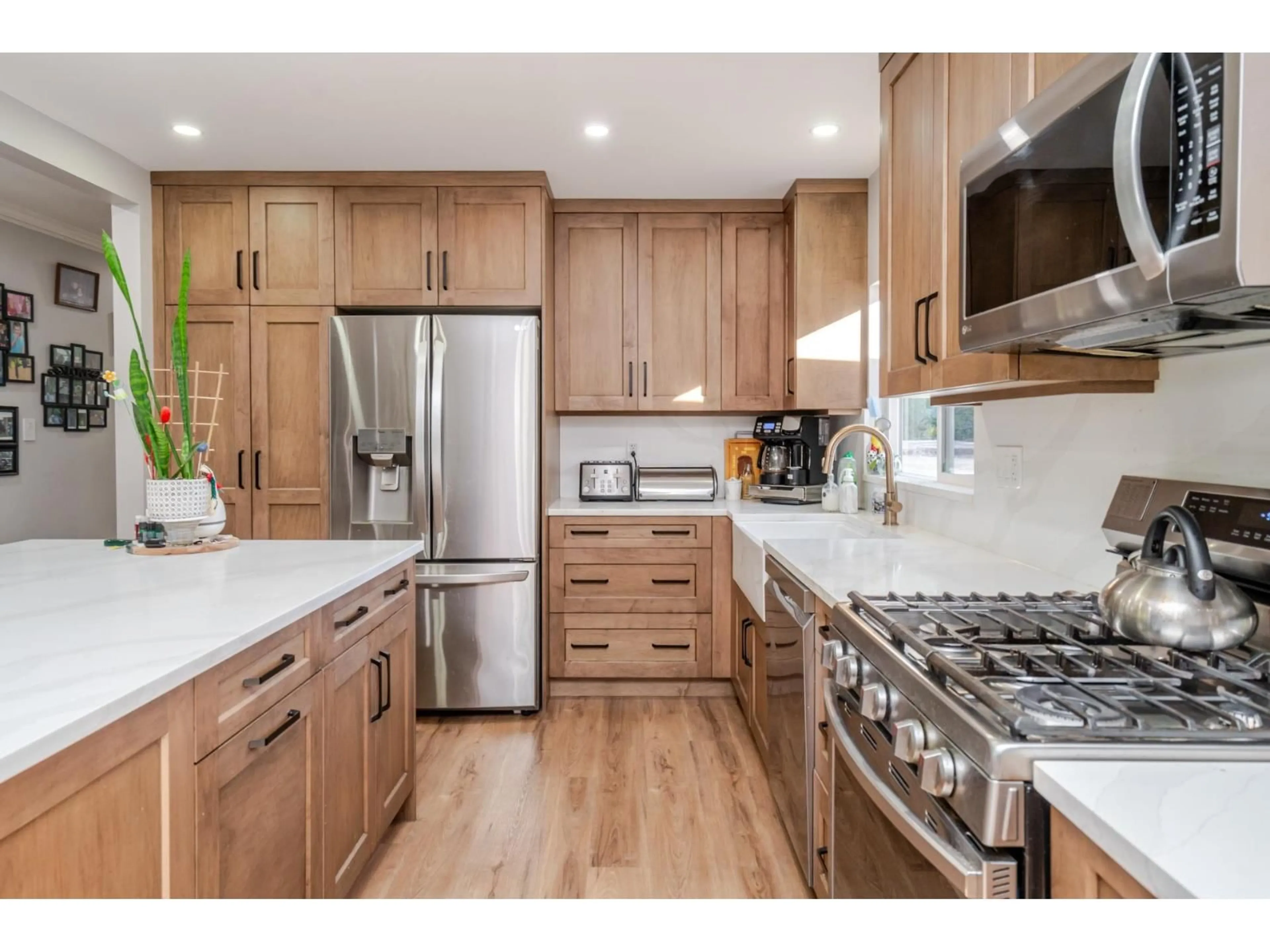 Open concept kitchen, wood/laminate floor for 3924 205B STREET, Langley British Columbia V3A2B3