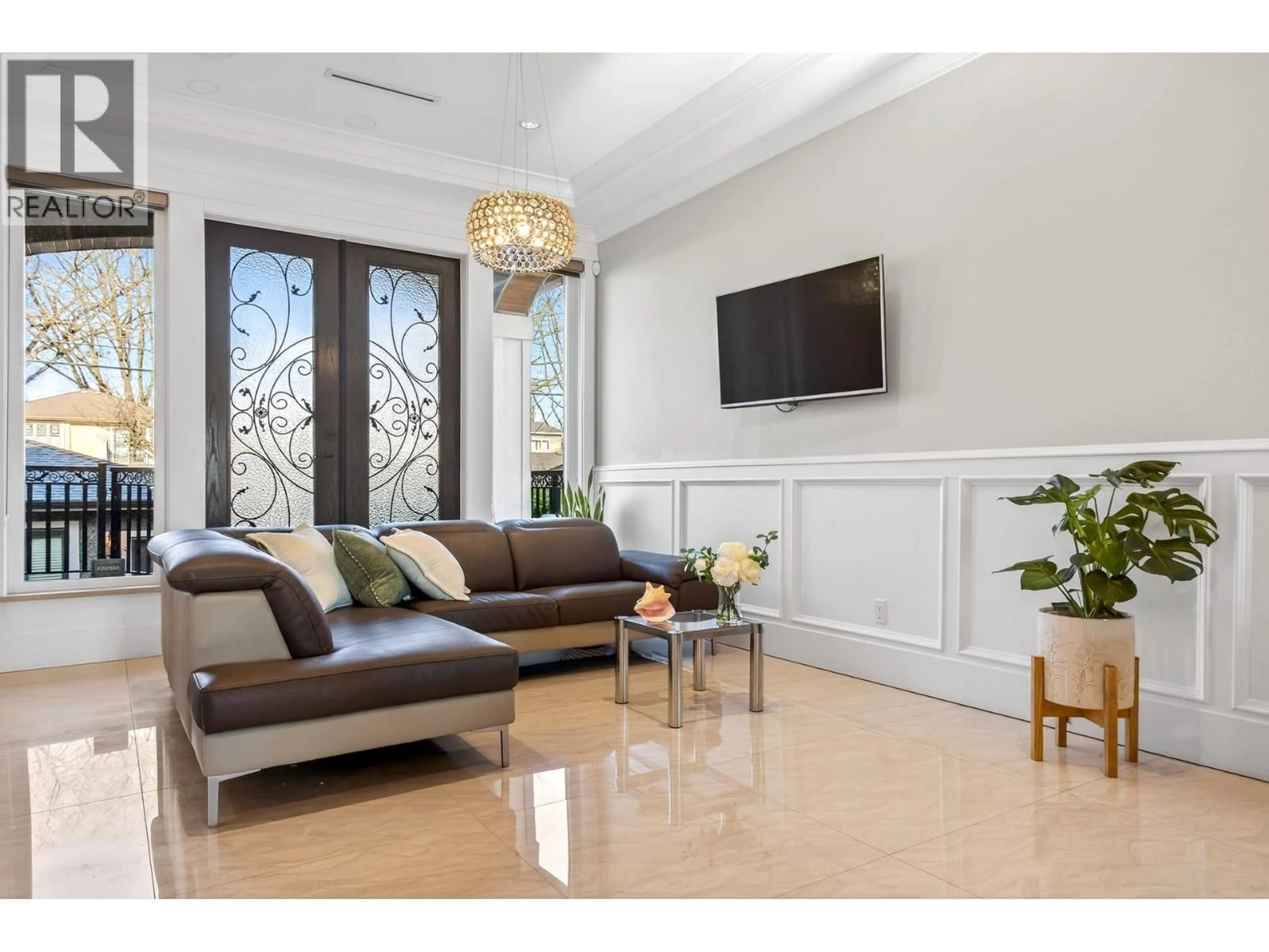 Living room with furniture, ceramic/tile floor for 2989 32ND AVENUE, Vancouver British Columbia V6L2B8