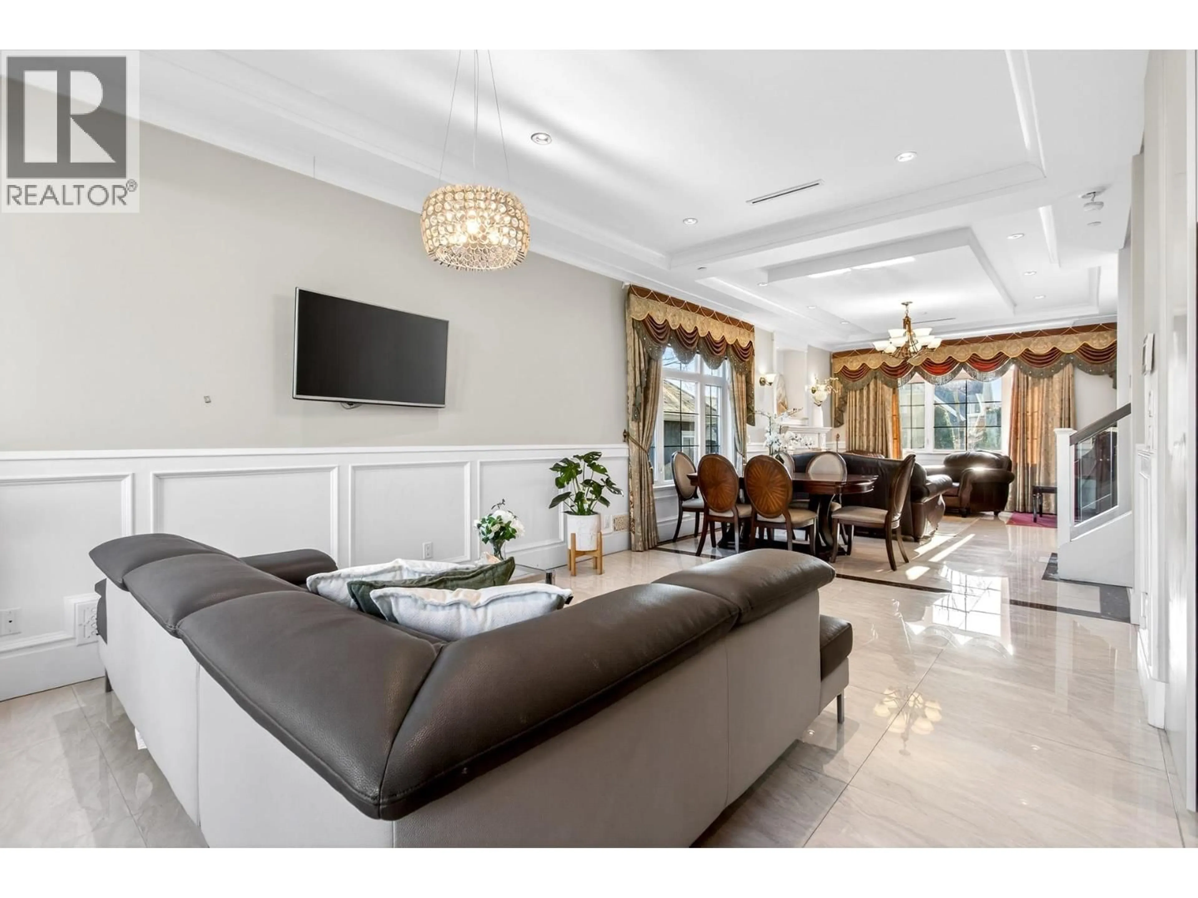 Living room with furniture, ceramic/tile floor for 2989 32ND AVENUE, Vancouver British Columbia V6L2B8