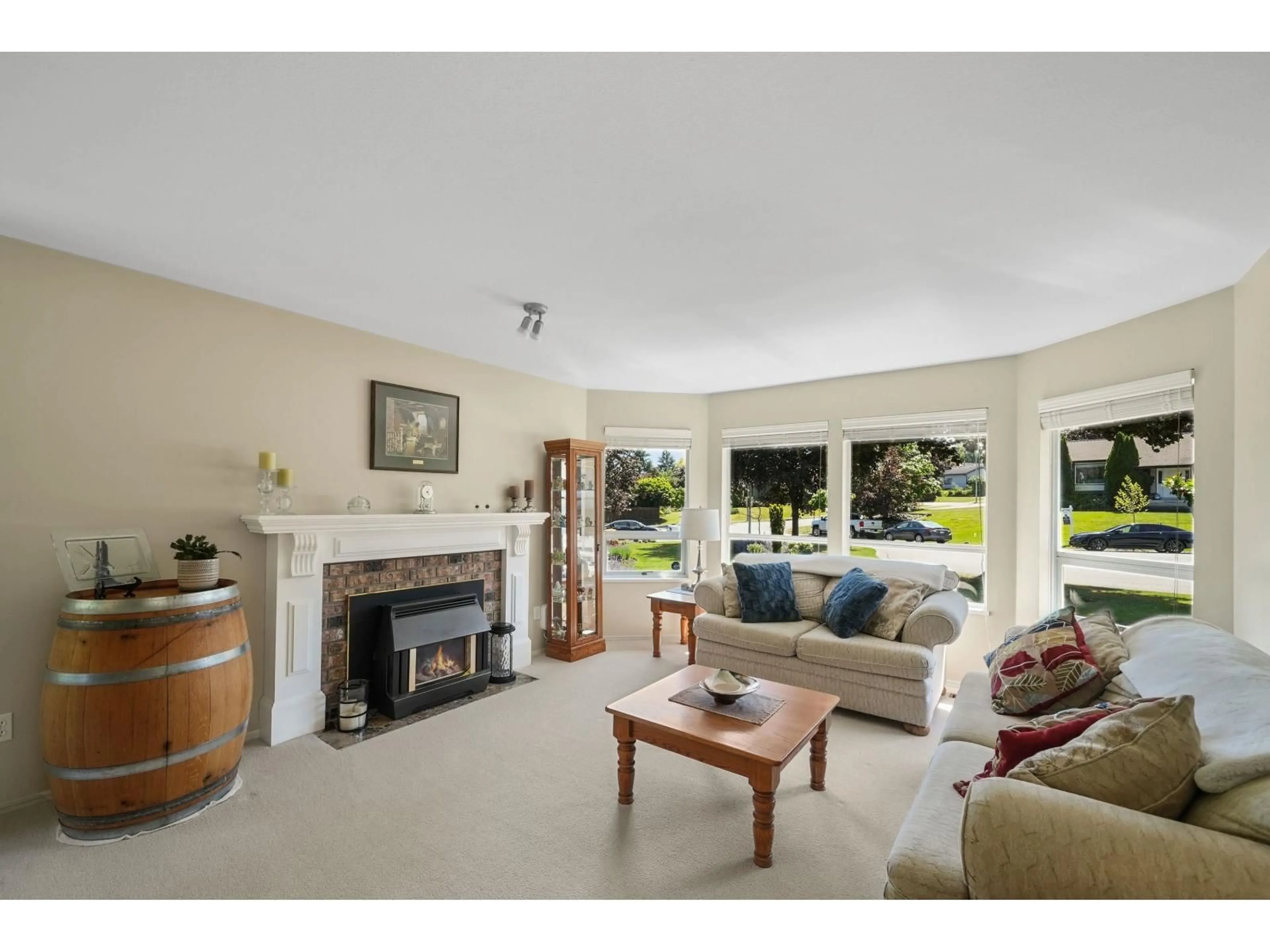 Living room with furniture, unknown for 5742 190 STREET, Surrey British Columbia V3S7M5