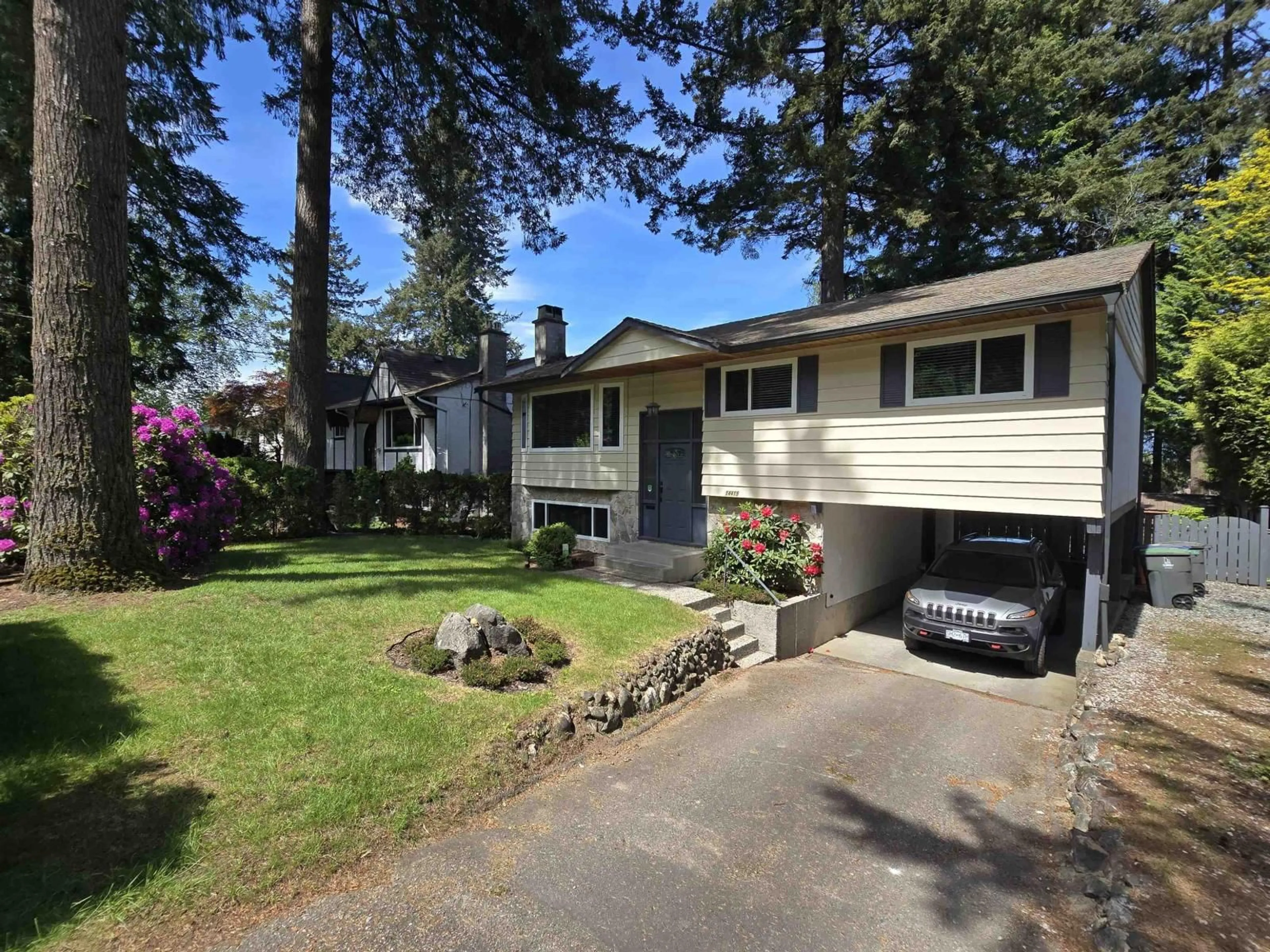 Home with vinyl exterior material, street for 14415 114 AVENUE, Surrey British Columbia V3R2M7
