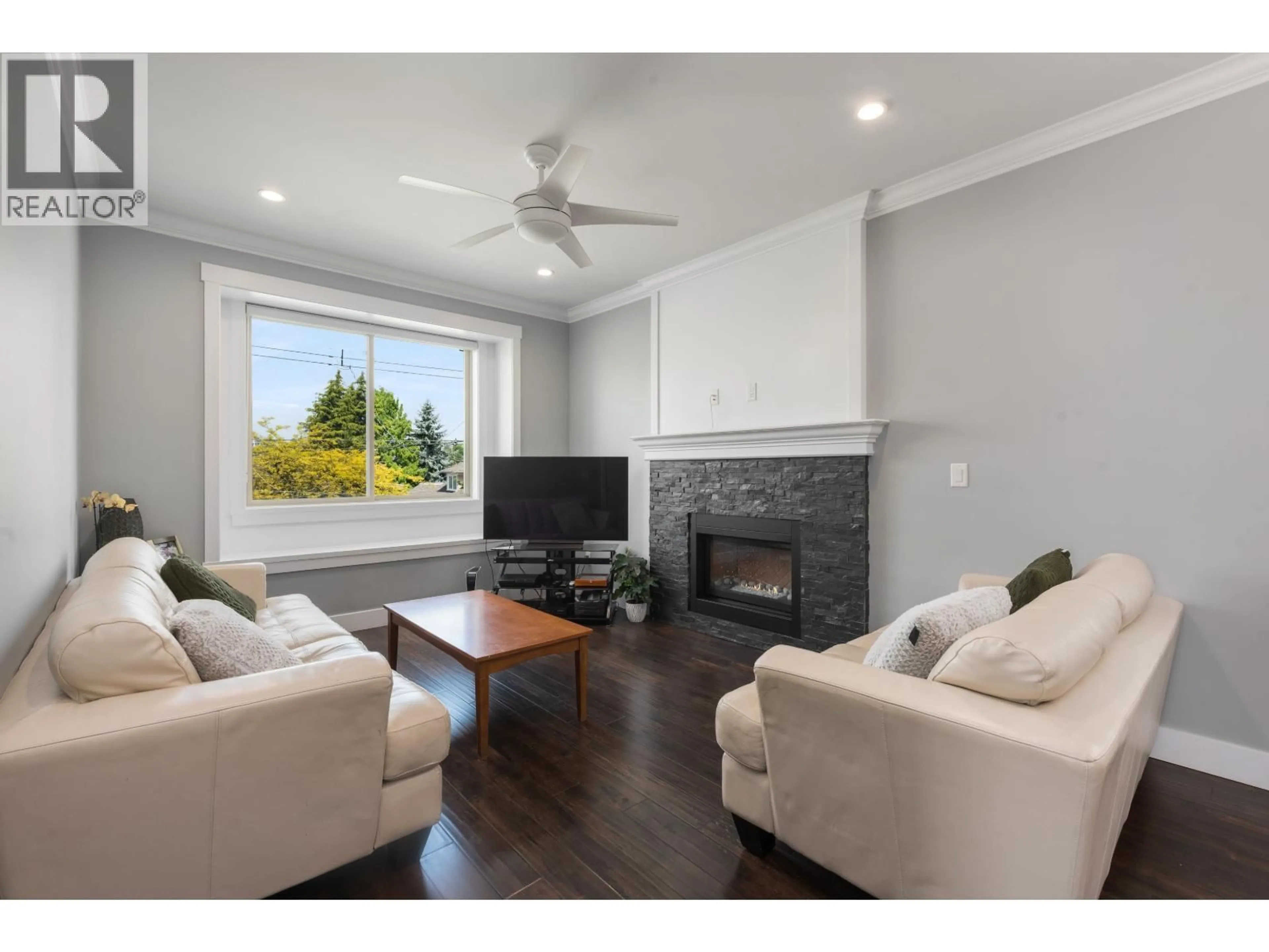 Living room with furniture, wood/laminate floor for 7348 11TH AVENUE, Burnaby British Columbia V3N2N1