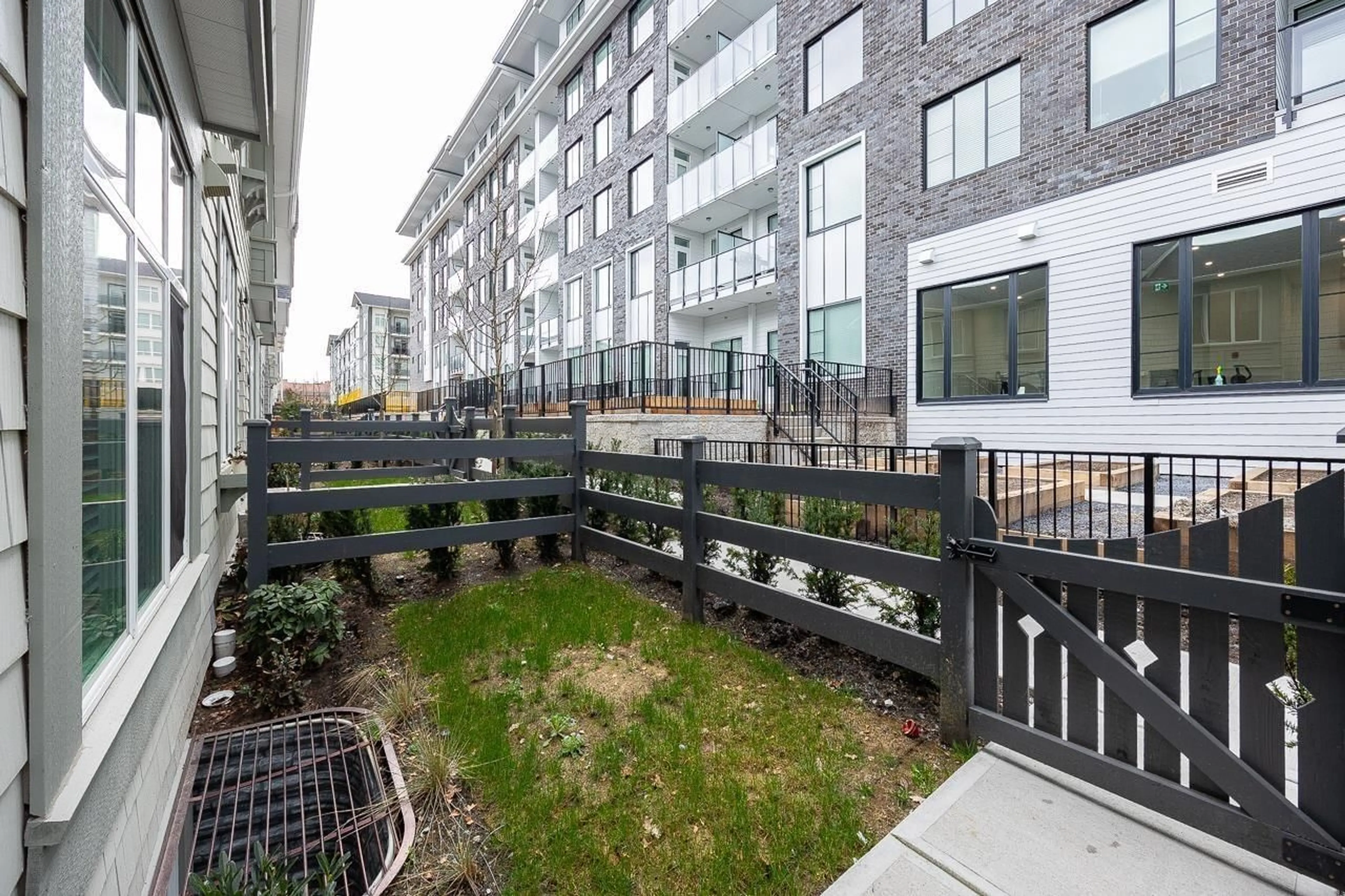 Patio, unknown for 4 - 13629 81A AVENUE, Surrey British Columbia V3W3M4