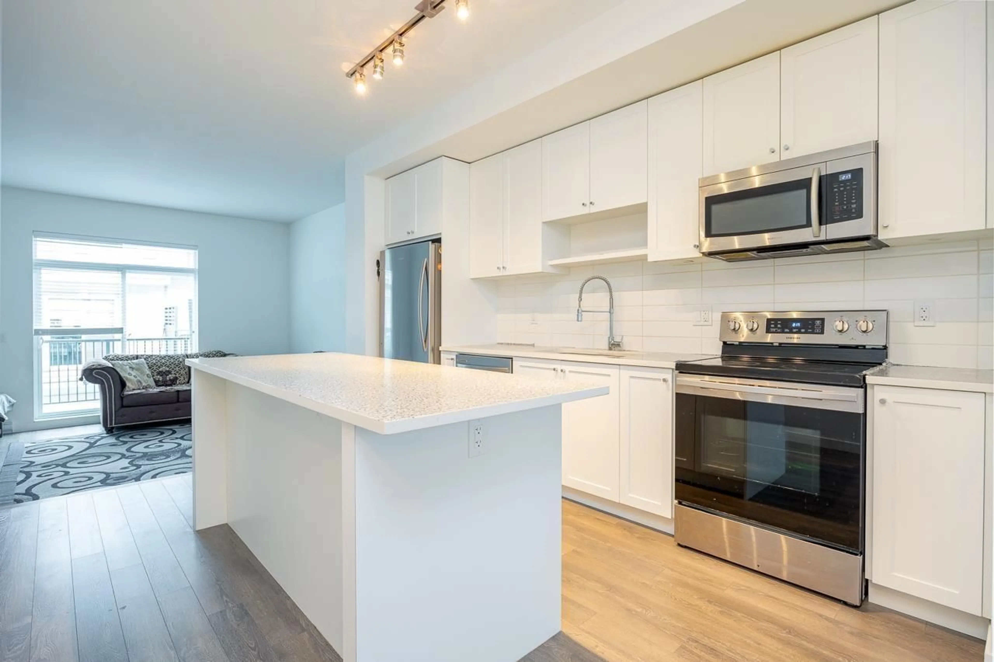 Open concept kitchen, wood/laminate floor for 4 - 13629 81A AVENUE, Surrey British Columbia V3W3M4