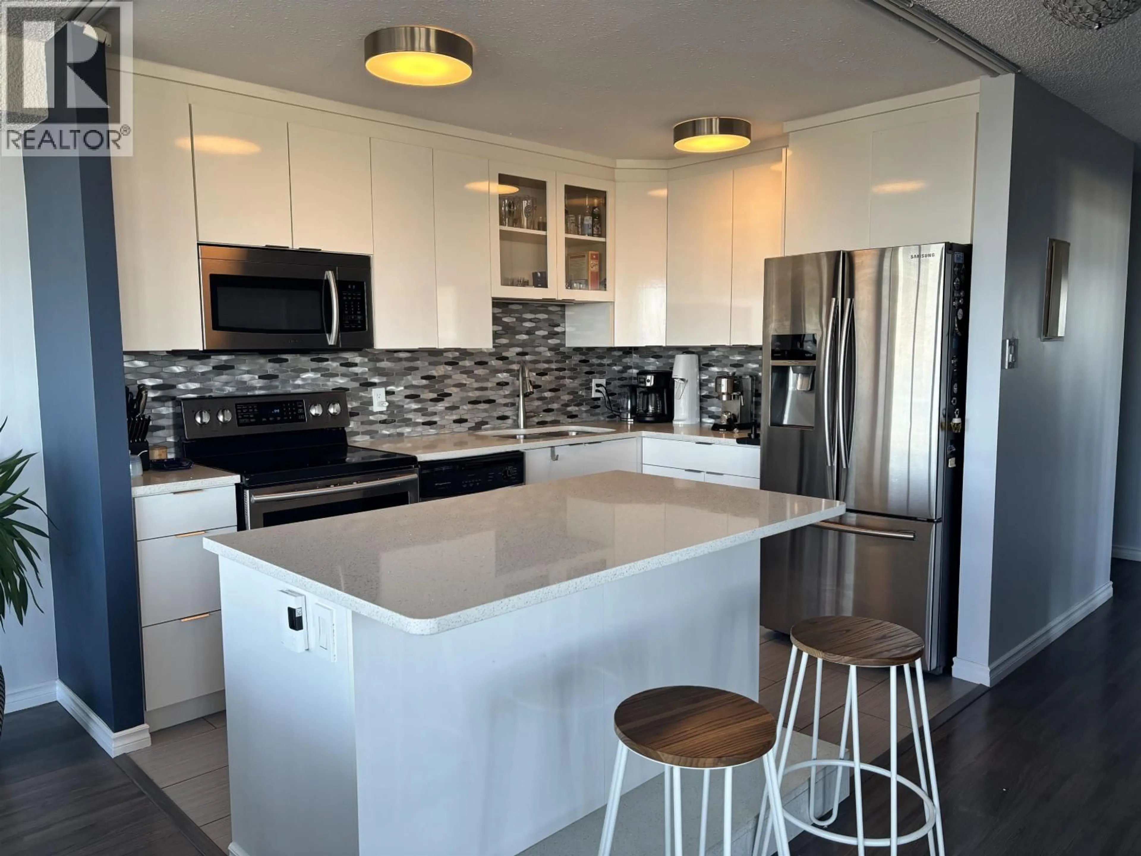 Open concept kitchen, ceramic/tile floor for 1903 - 6540 BURLINGTON AVENUE, Burnaby British Columbia V5H4G3