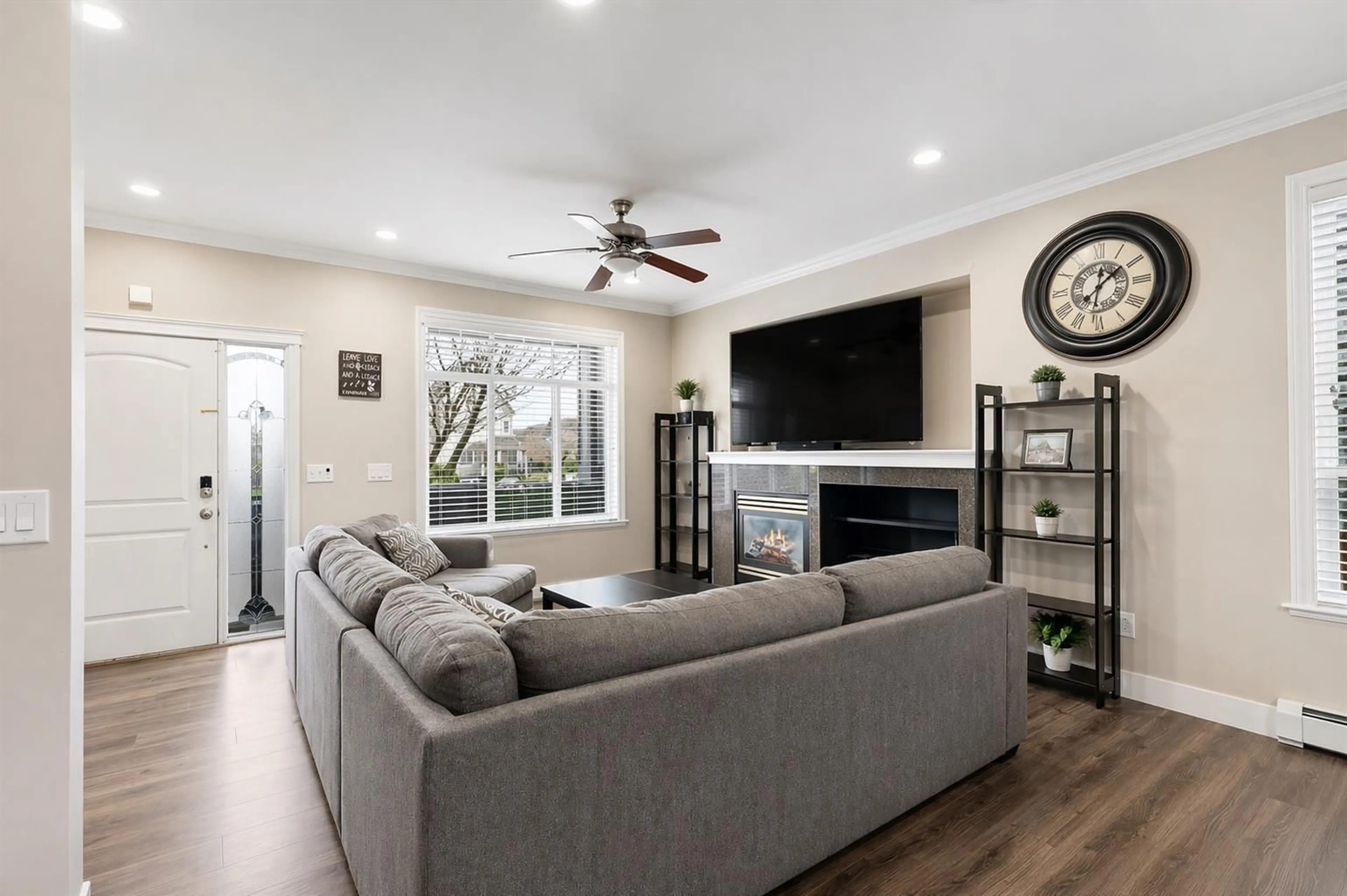 Living room with furniture, unknown for 6965 192 STREET, Surrey British Columbia V4N5W6