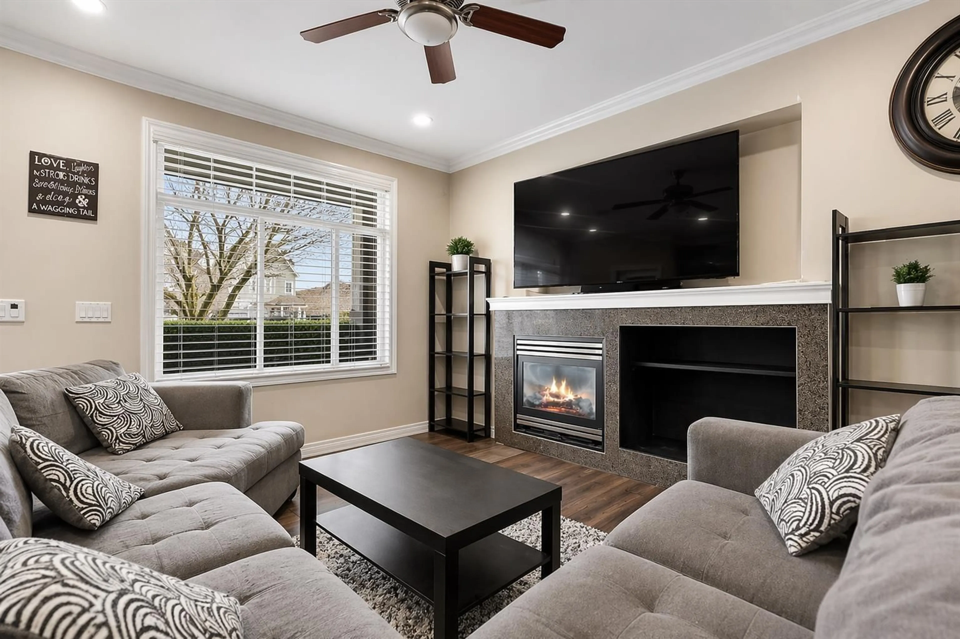 Living room with furniture, unknown for 6965 192 STREET, Surrey British Columbia V4N5W6