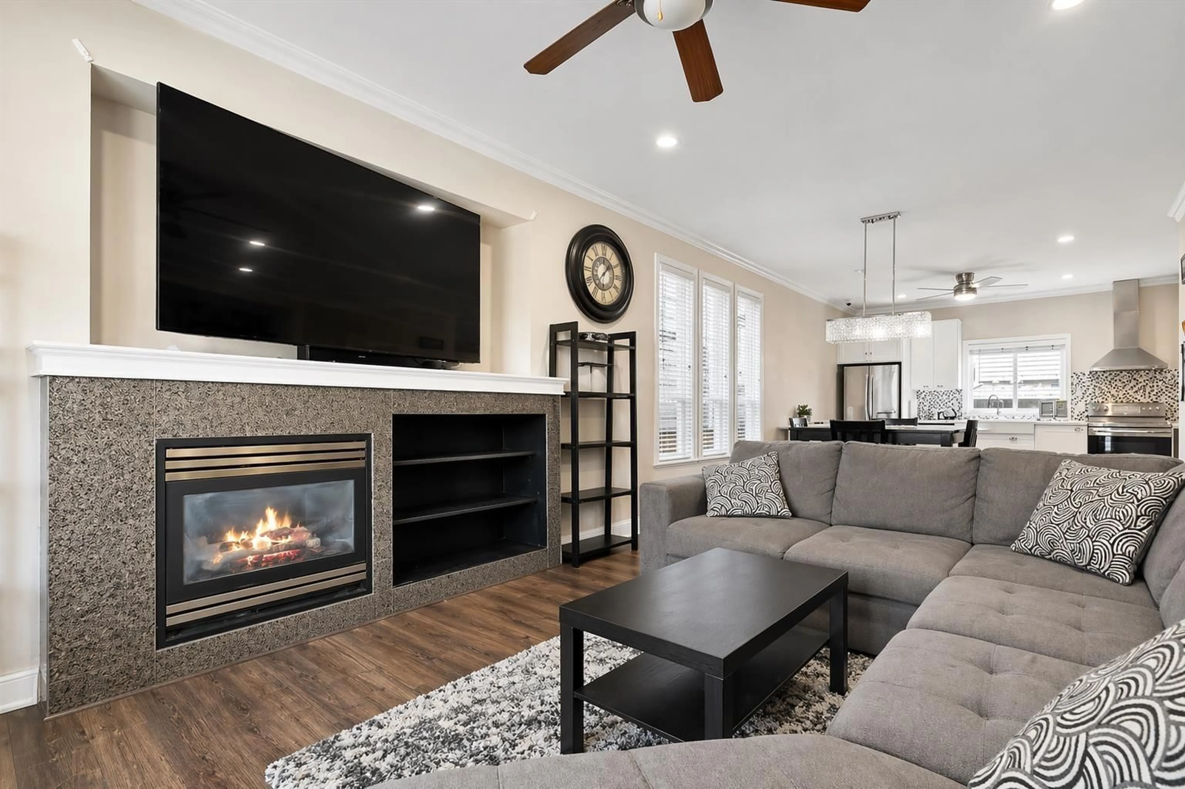 Living room with furniture, unknown for 6965 192 STREET, Surrey British Columbia V4N5W6
