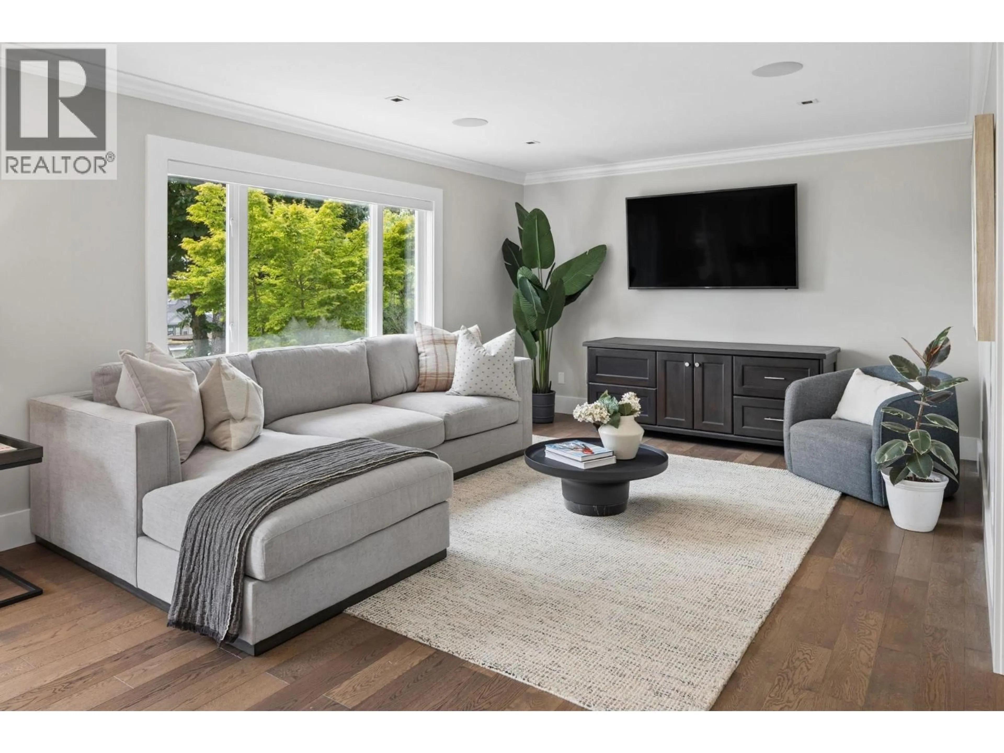Living room with furniture, unknown for 752 SHAW AVENUE, Coquitlam British Columbia V3K2R8