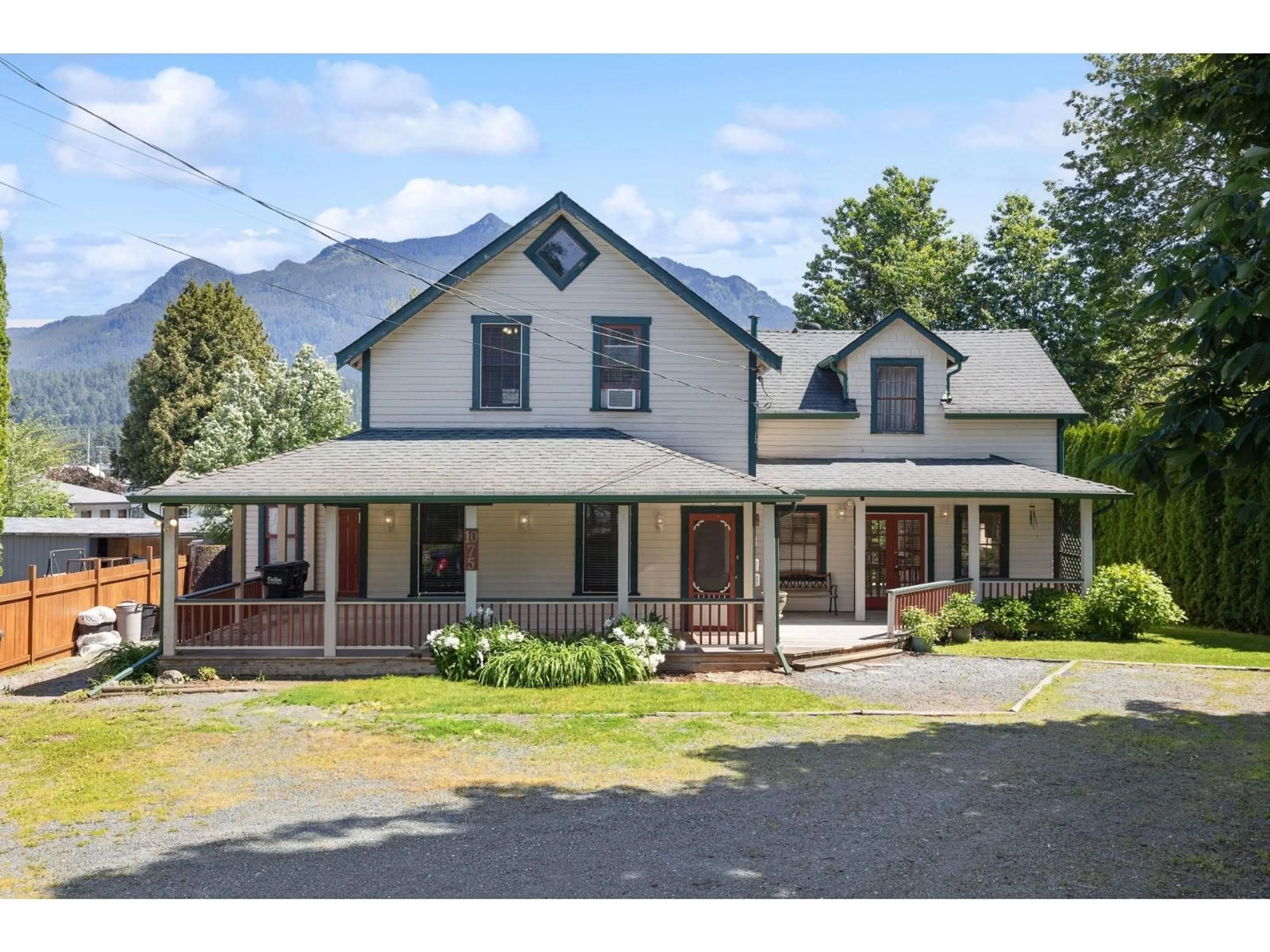 A pic from outside/outdoor area/front of a property/back of a property/a pic from drone, mountain view for 1075 3RD AVENUE, Hope British Columbia V0X1L0