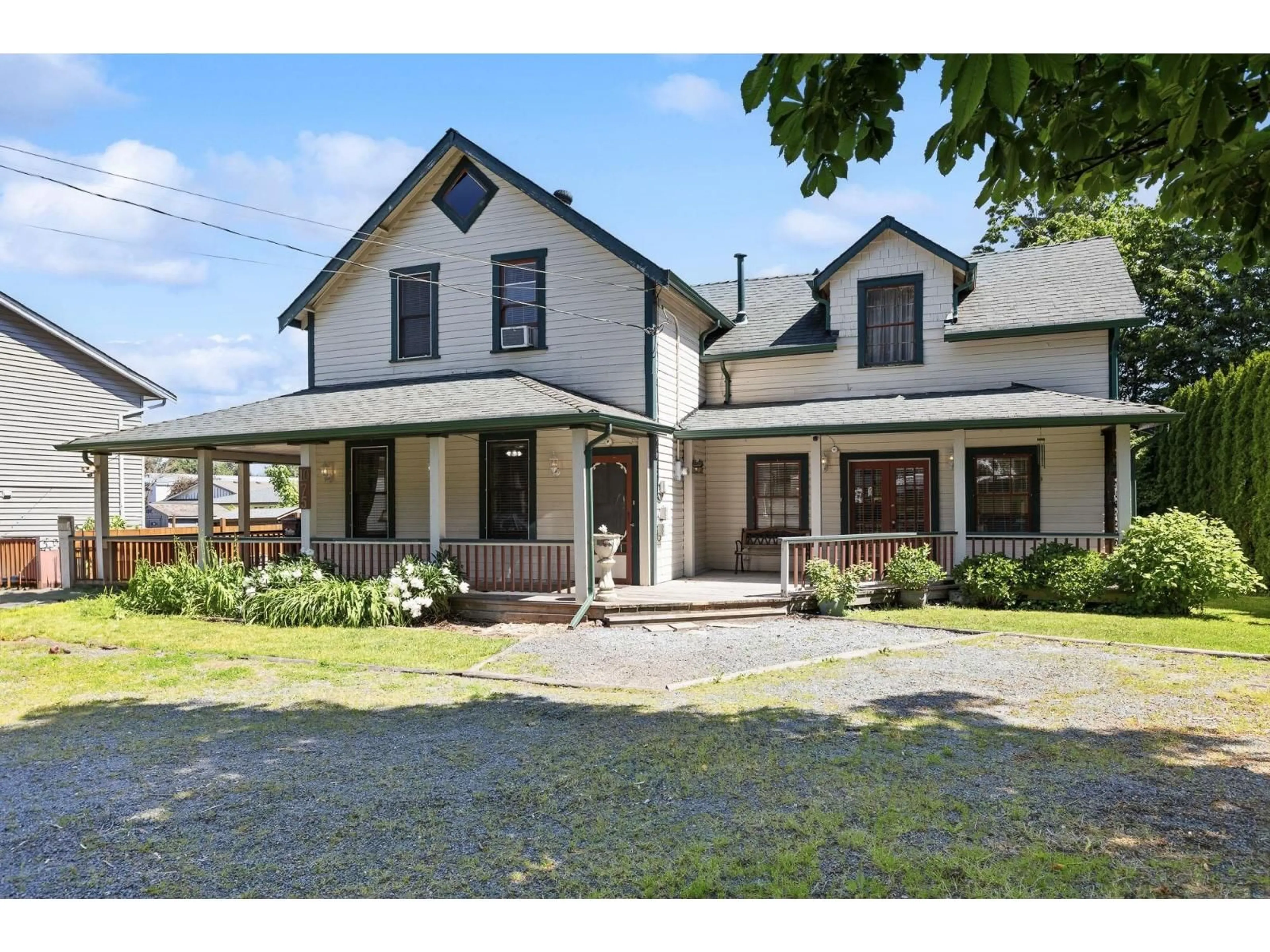 A pic from outside/outdoor area/front of a property/back of a property/a pic from drone, street for 1075 3RD AVENUE, Hope British Columbia V0X1L0