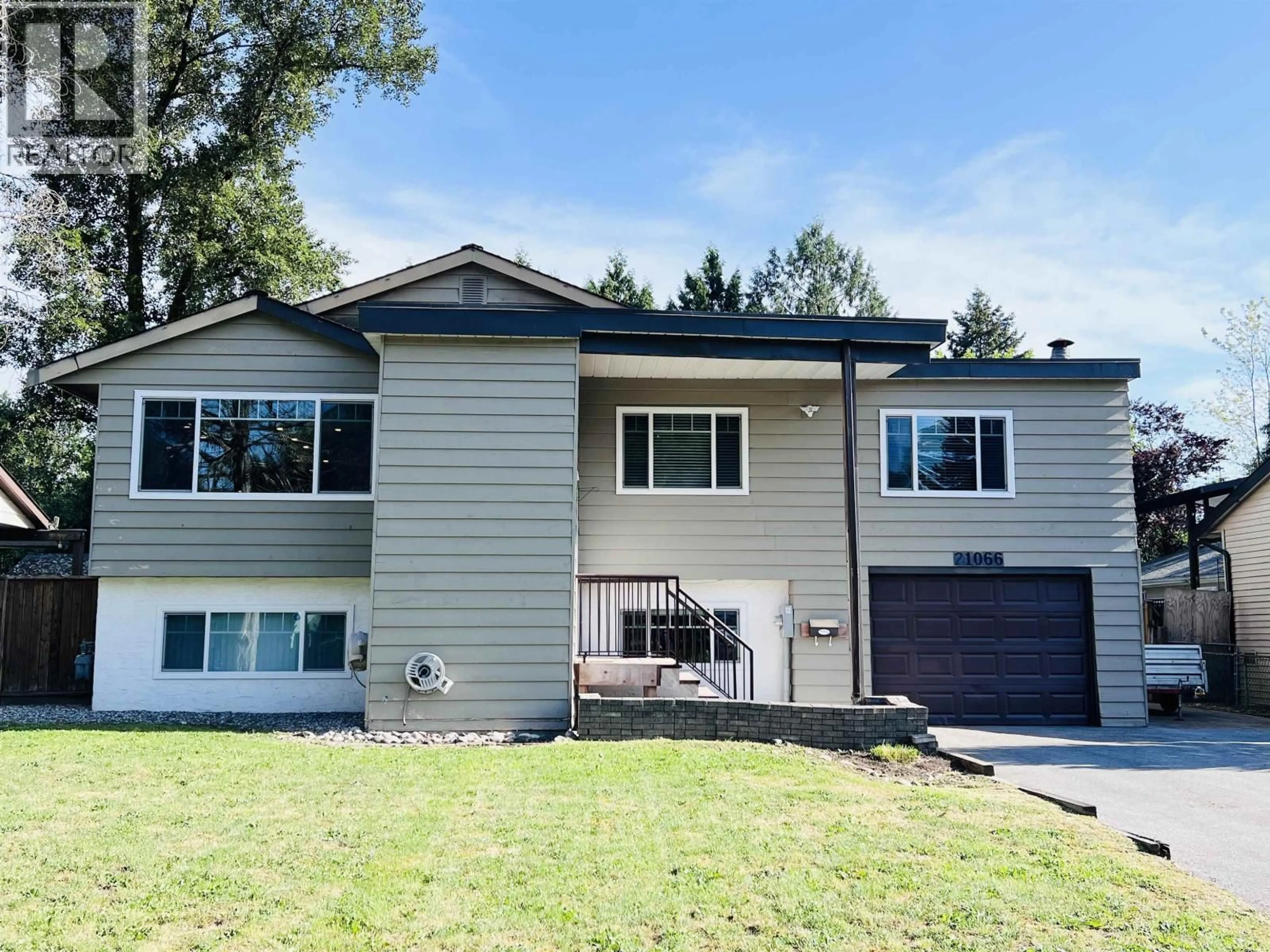 Home with vinyl exterior material, street for 21066 GLENWOOD AVENUE, Maple Ridge British Columbia V2X8K5