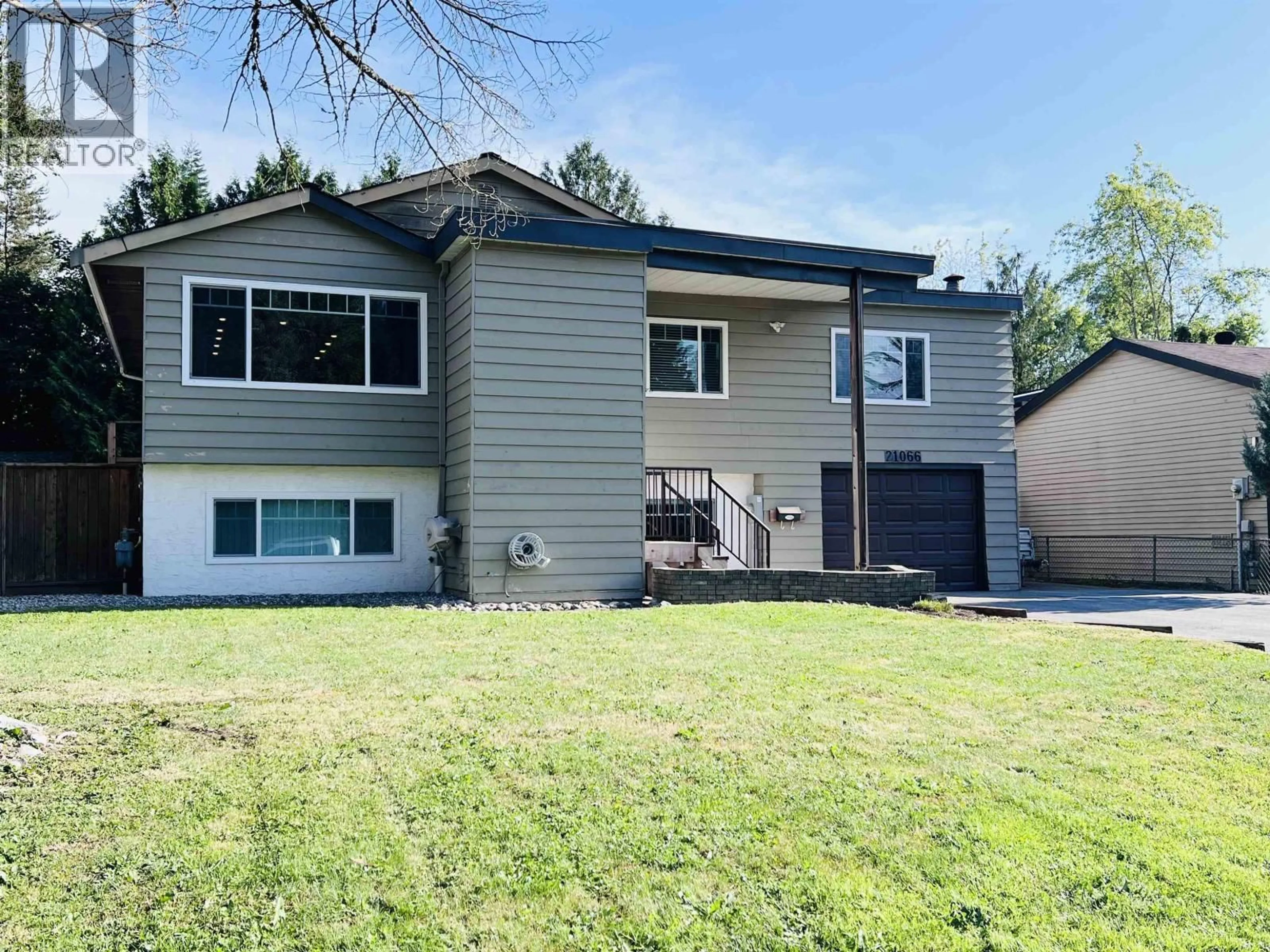 Home with vinyl exterior material, street for 21066 GLENWOOD AVENUE, Maple Ridge British Columbia V2X8K5