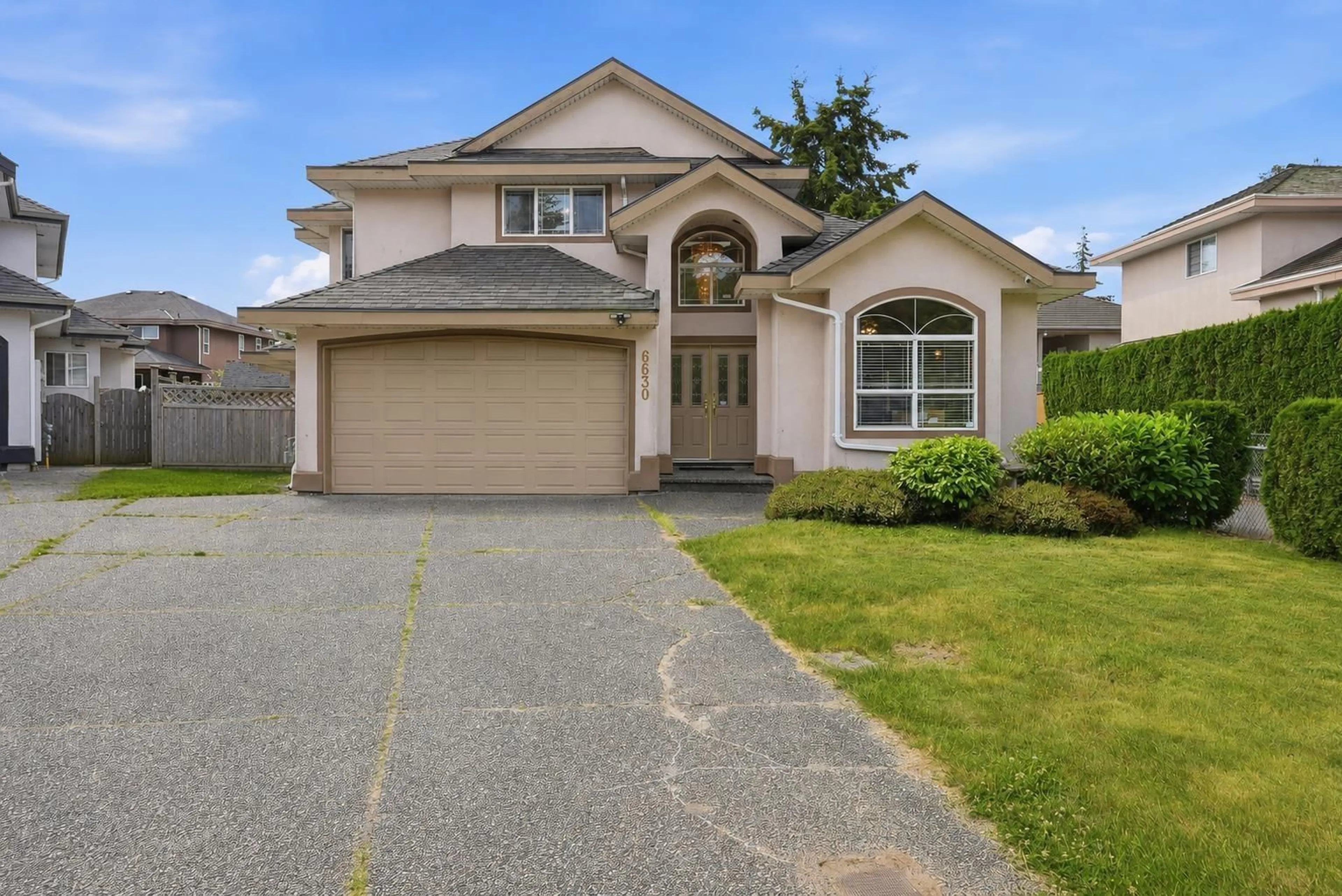 Home with vinyl exterior material, street for 6630 123 STREET, Surrey British Columbia V3W0W1