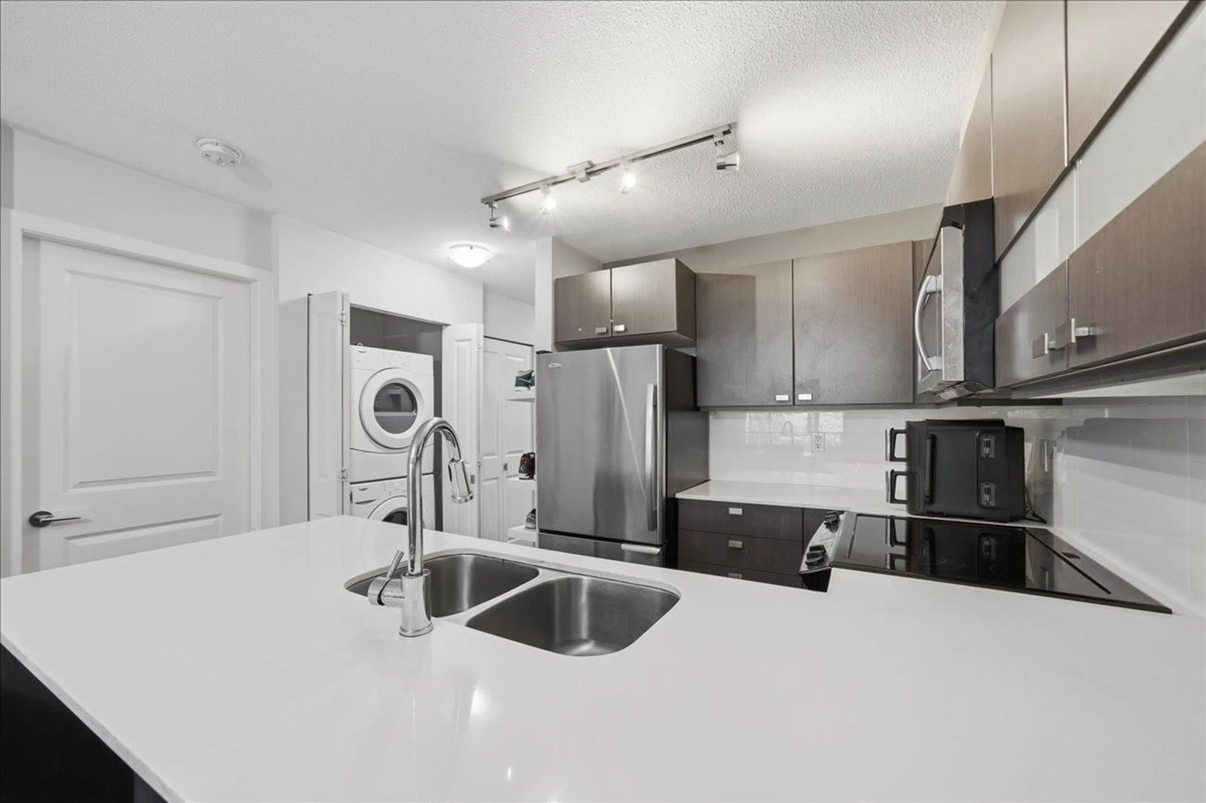 Standard kitchen, unknown for 215 - 21009 56 AVENUE, Langley British Columbia V3A0C9