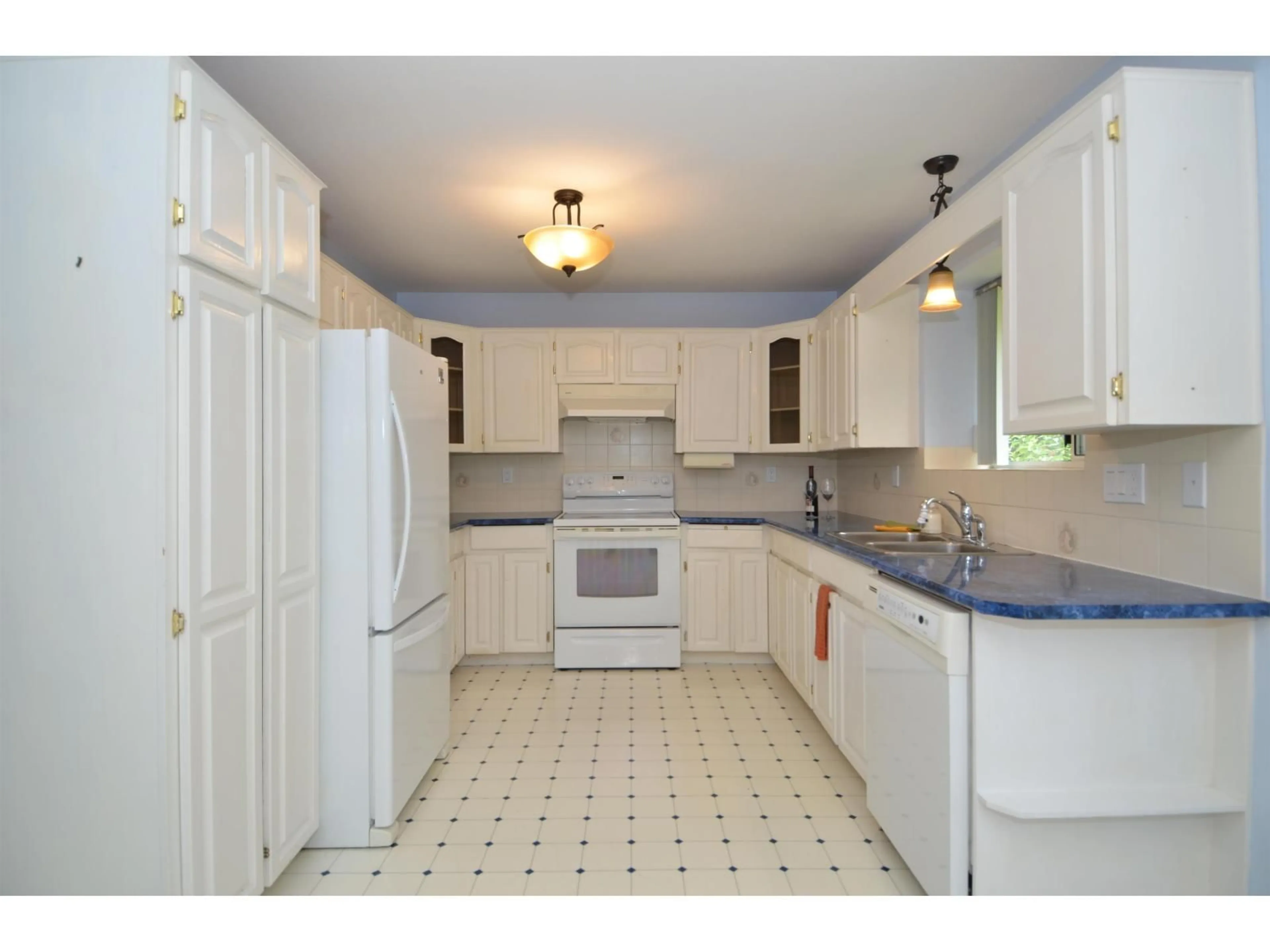 Standard kitchen, ceramic/tile floor for 8986 WATSON COURT, Delta British Columbia V4C8A1