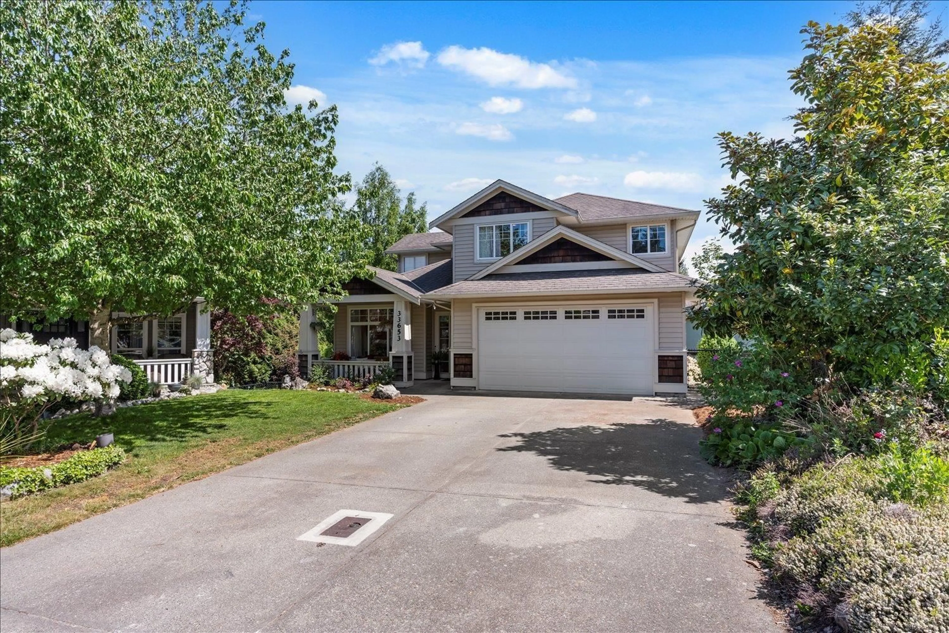 A pic from outside/outdoor area/front of a property/back of a property/a pic from drone, street for 33653 GRAHAM COURT, Mission British Columbia V2V7P1