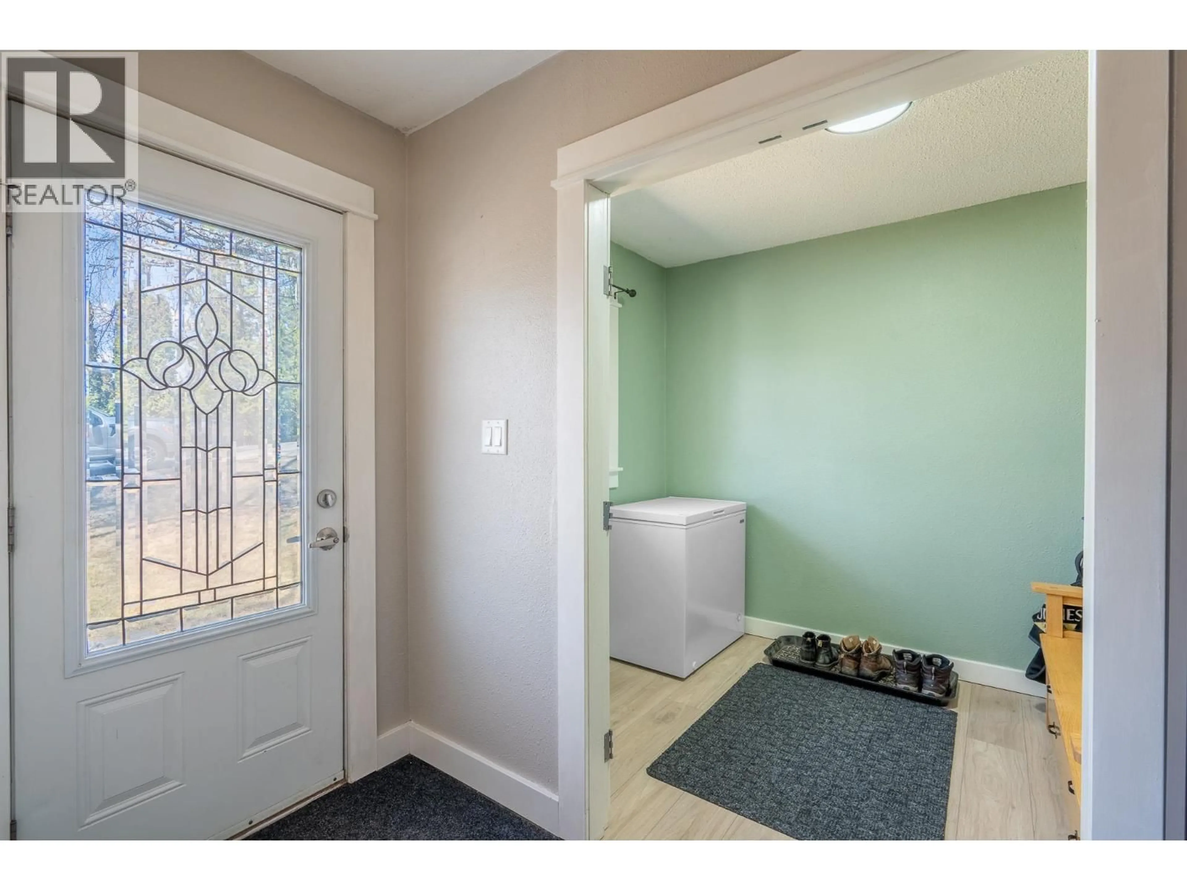 Indoor entryway for 2073 WOODHAVEN DRIVE, Mount Alder British Columbia V2K3C4