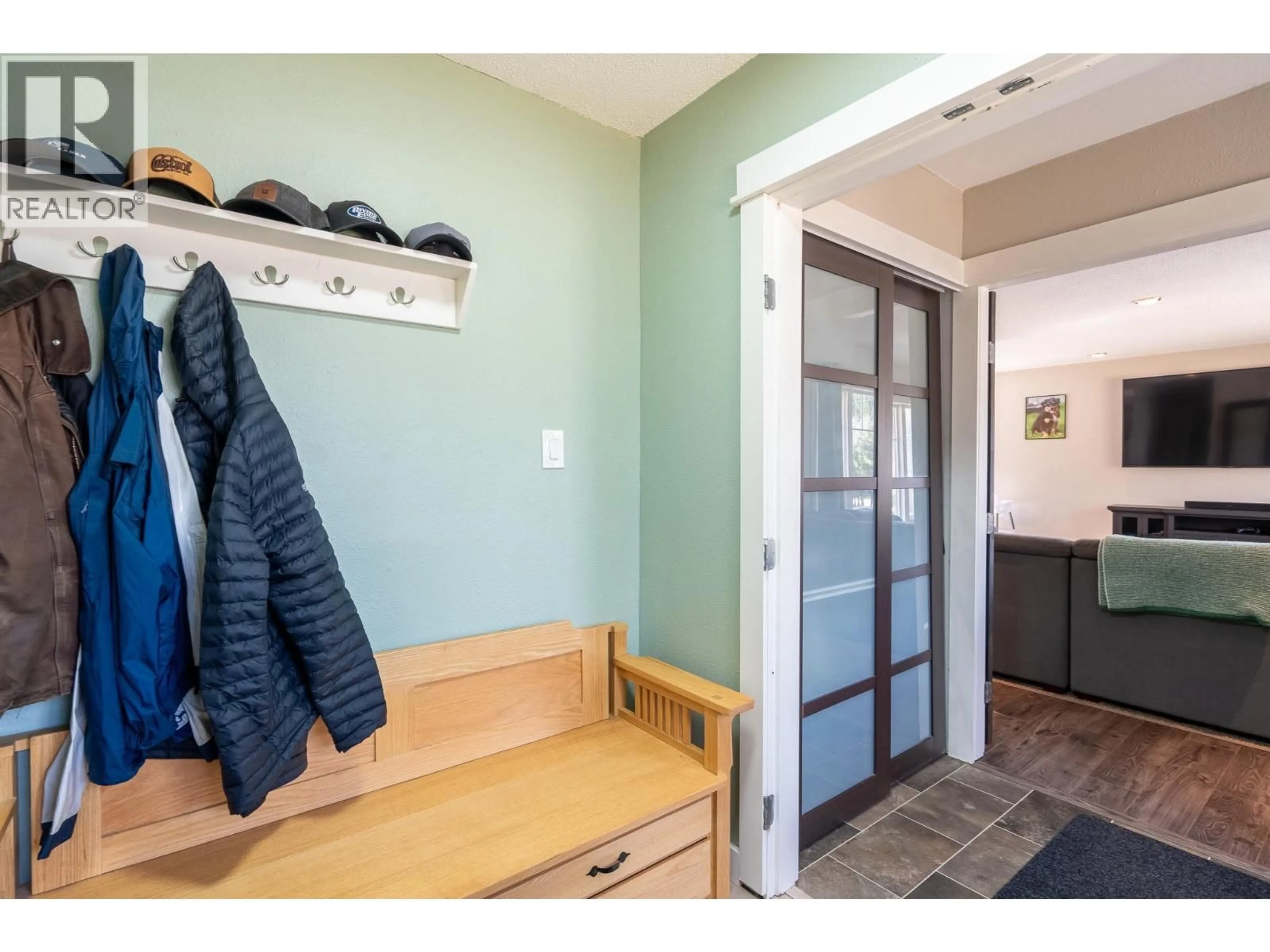 Indoor entryway for 2073 WOODHAVEN DRIVE, Mount Alder British Columbia V2K3C4