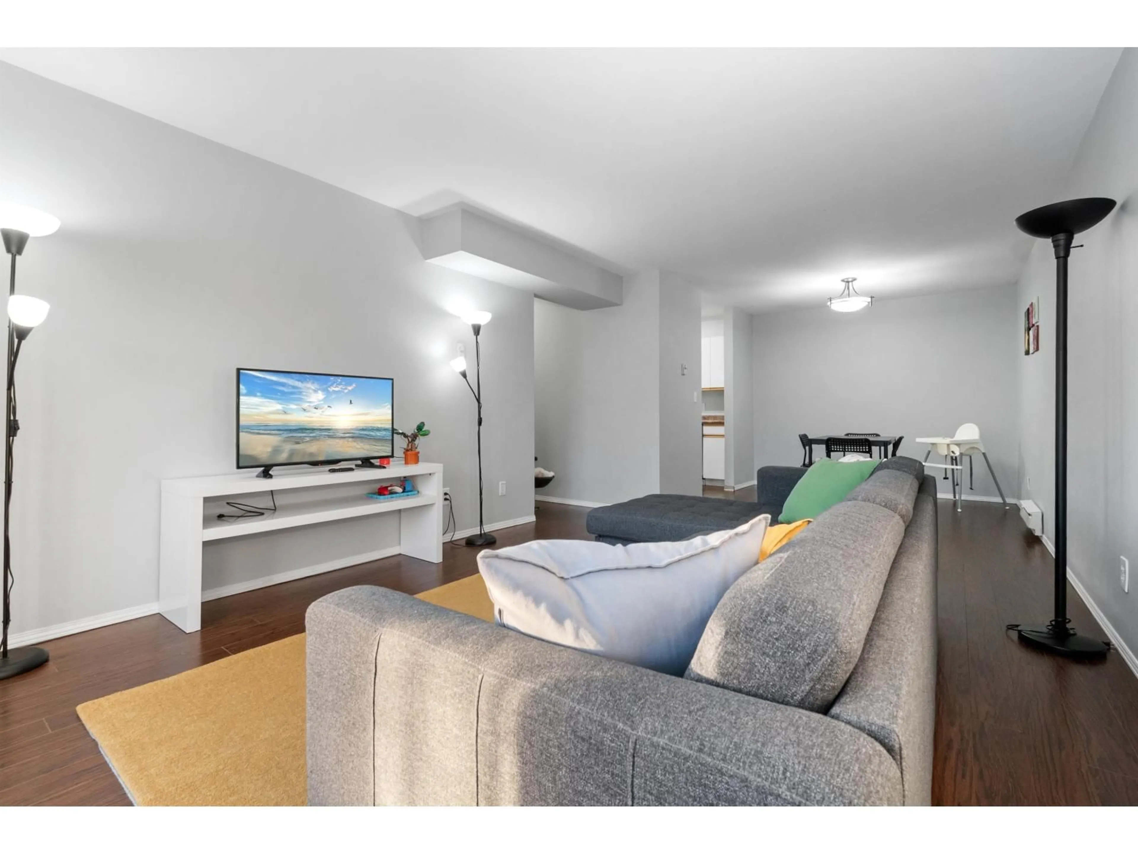 Living room with furniture, unknown for 208 - 45222 WATSON ROAD, Chilliwack British Columbia V2R3J4