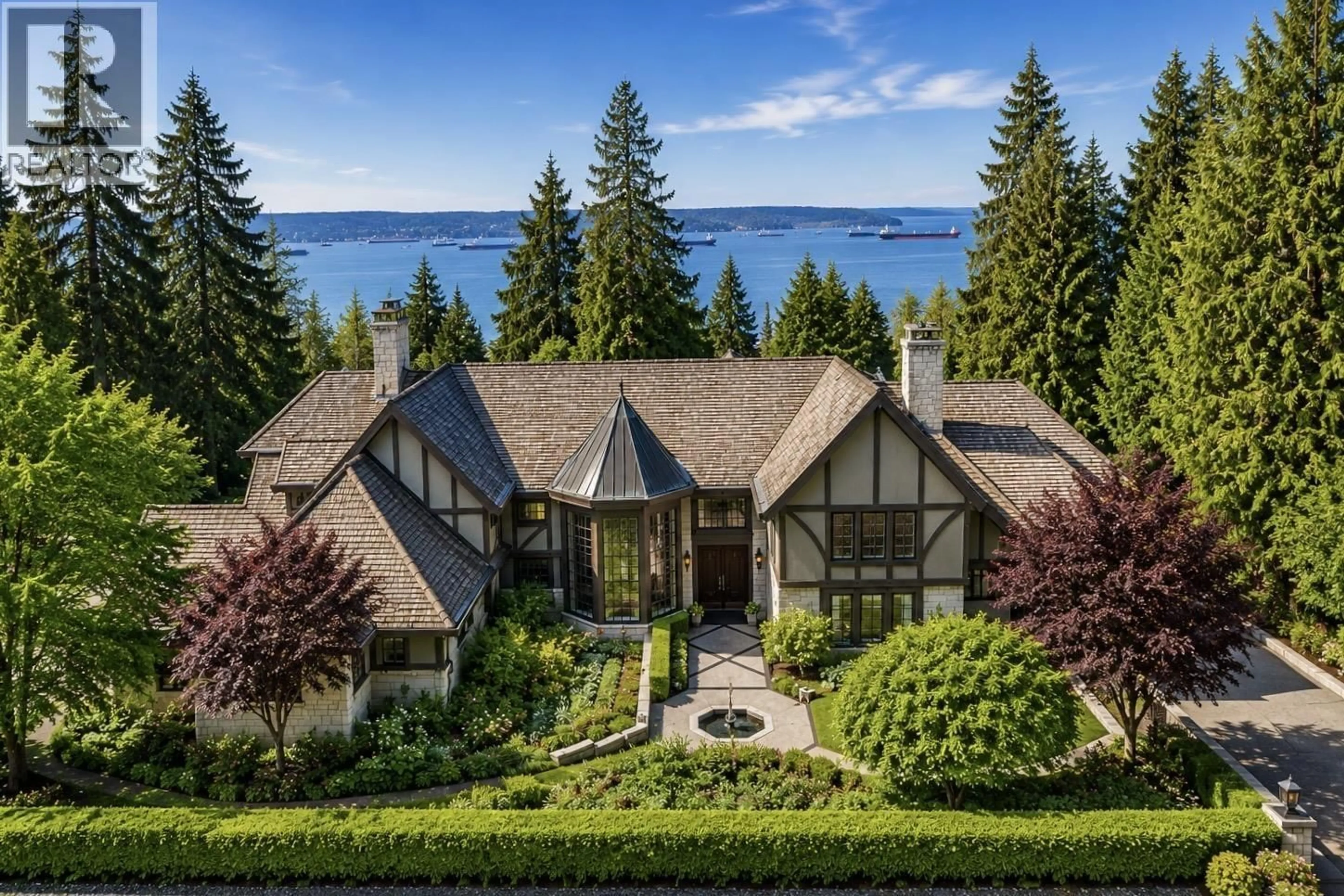 A pic from outside/outdoor area/front of a property/back of a property/a pic from drone, water/lake/river/ocean view for 2980 PALMERSTON AVENUE, West Vancouver British Columbia V7V2X3
