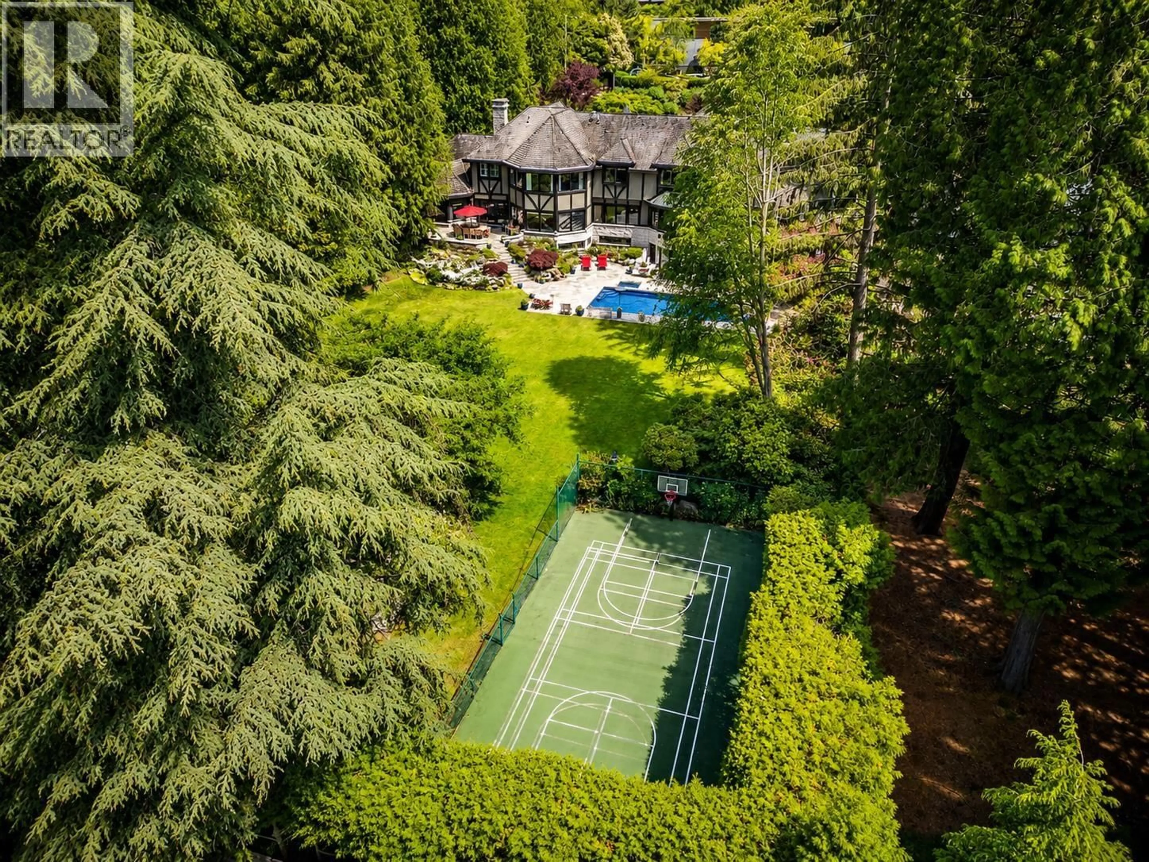 A pic from outside/outdoor area/front of a property/back of a property/a pic from drone, unknown for 2980 PALMERSTON AVENUE, West Vancouver British Columbia V7V2X3