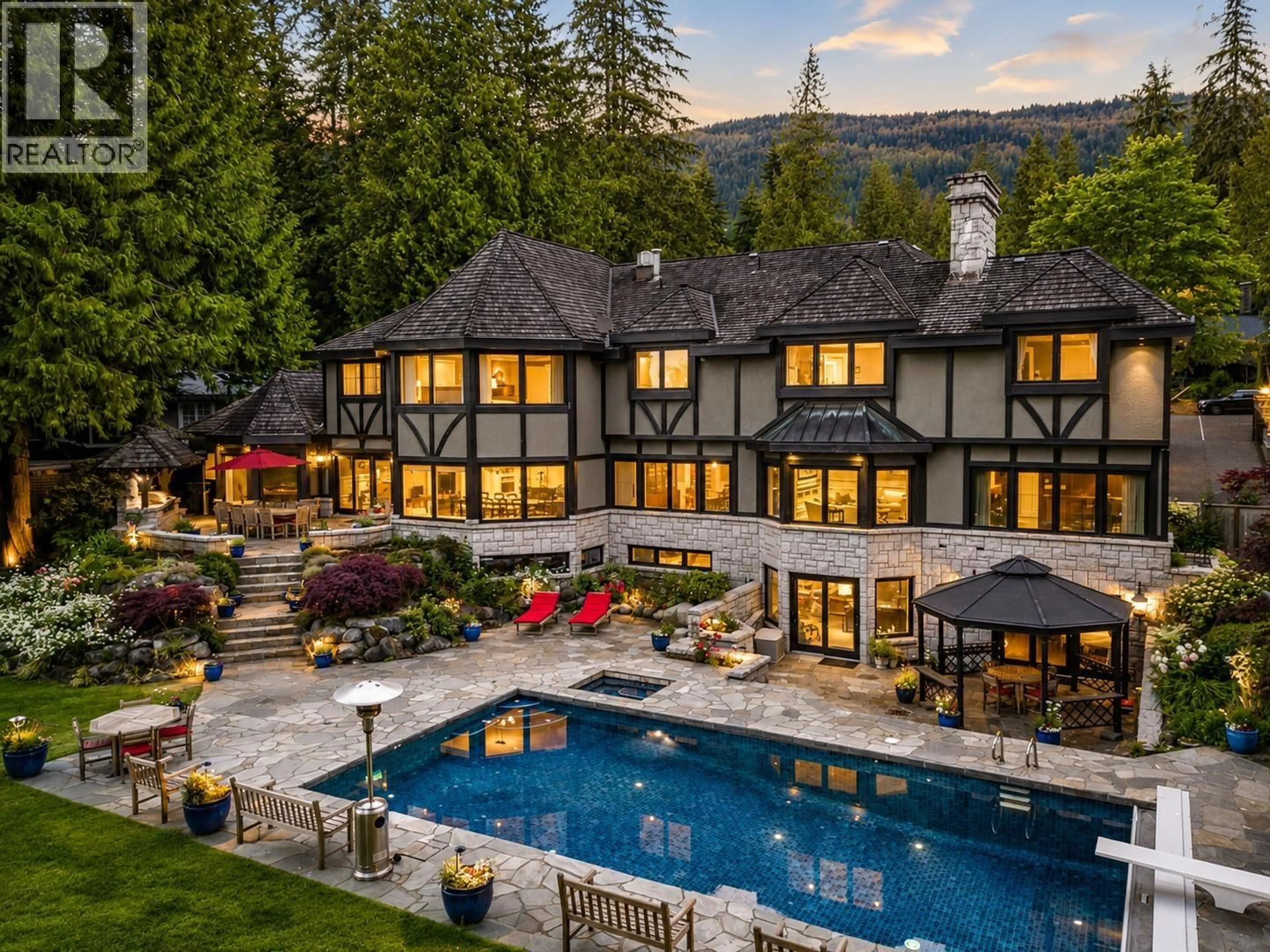 A pic from outside/outdoor area/front of a property/back of a property/a pic from drone, mountain view for 2980 PALMERSTON AVENUE, West Vancouver British Columbia V7V2X3