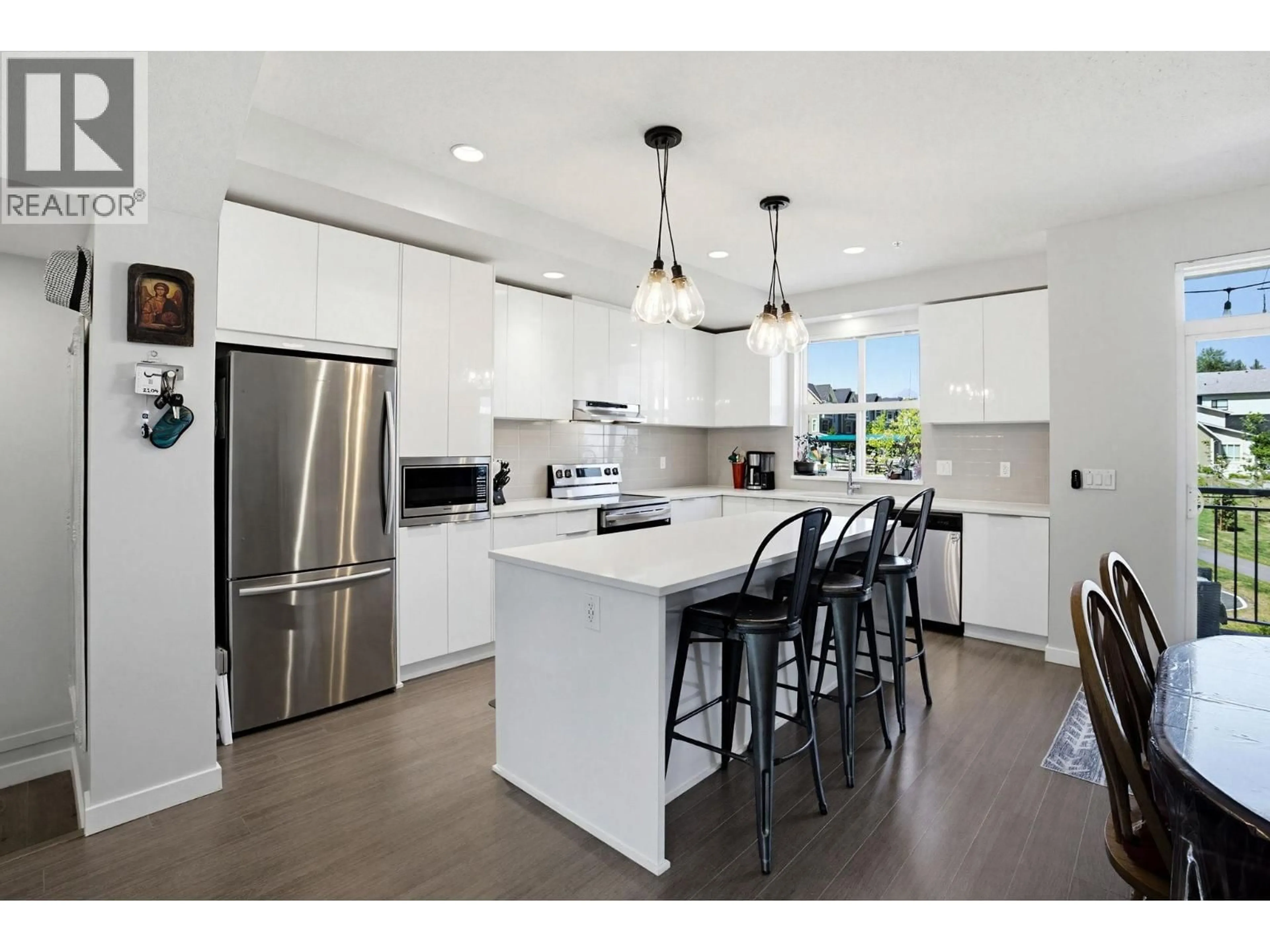 Open concept kitchen, ceramic/tile floor for 2104 - 11295 PAZARENA PLACE, Maple Ridge British Columbia V2X4K9