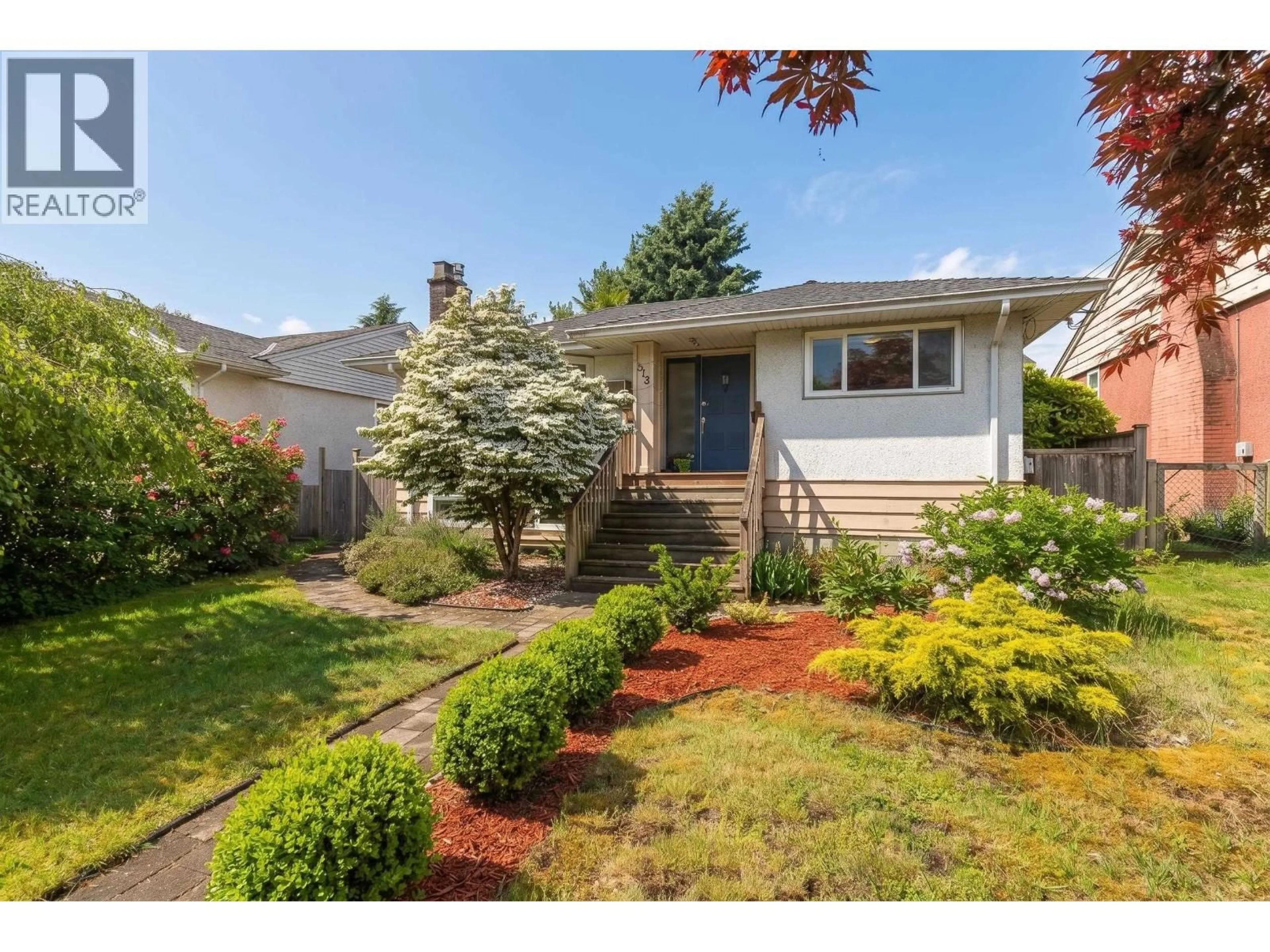 Home with vinyl exterior material, street for 513 GARRETT STREET, New Westminster British Columbia V3L3S5