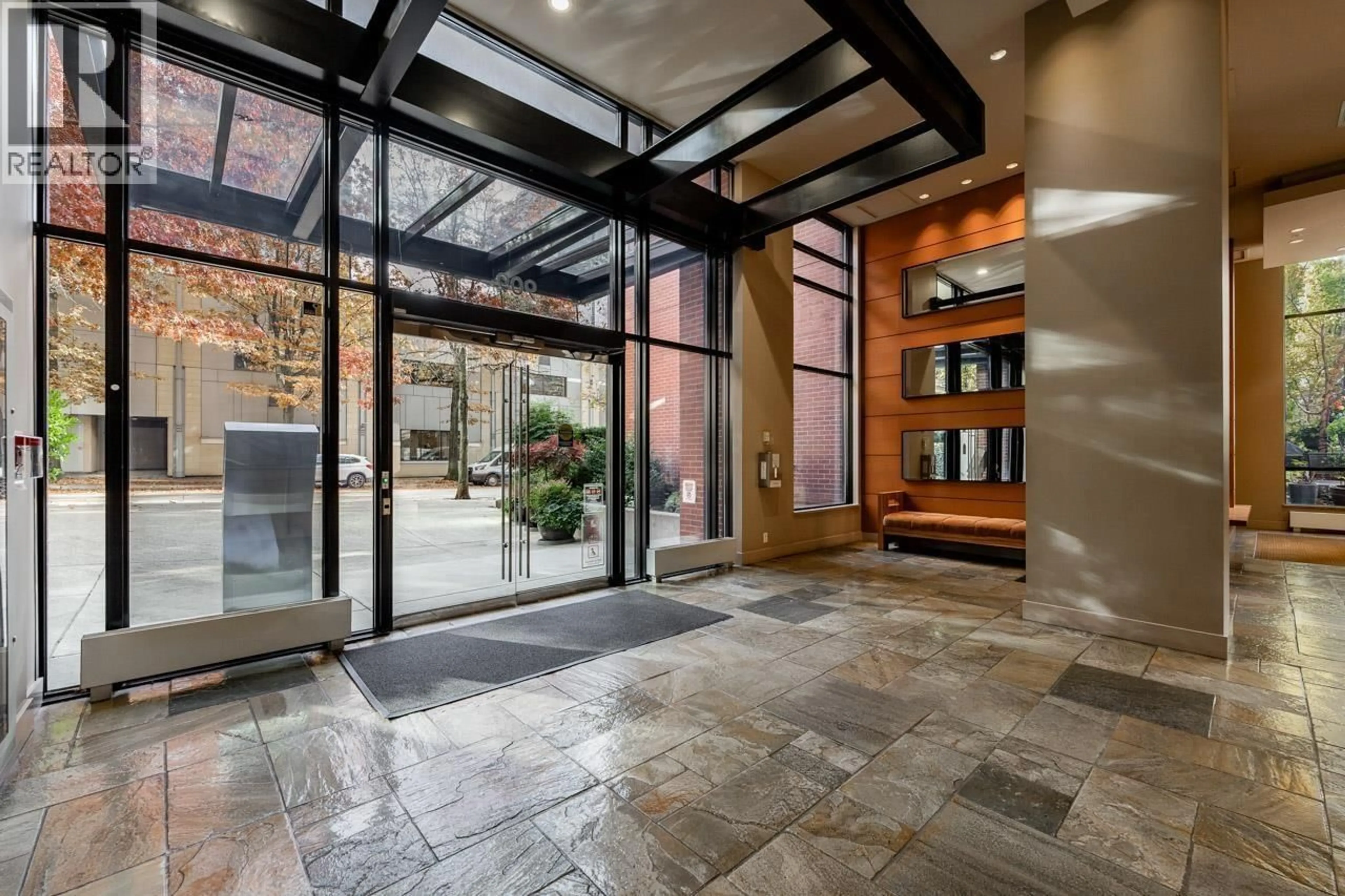 Indoor foyer for 1405 - 909 MAINLAND STREET, Vancouver British Columbia V6B1S3