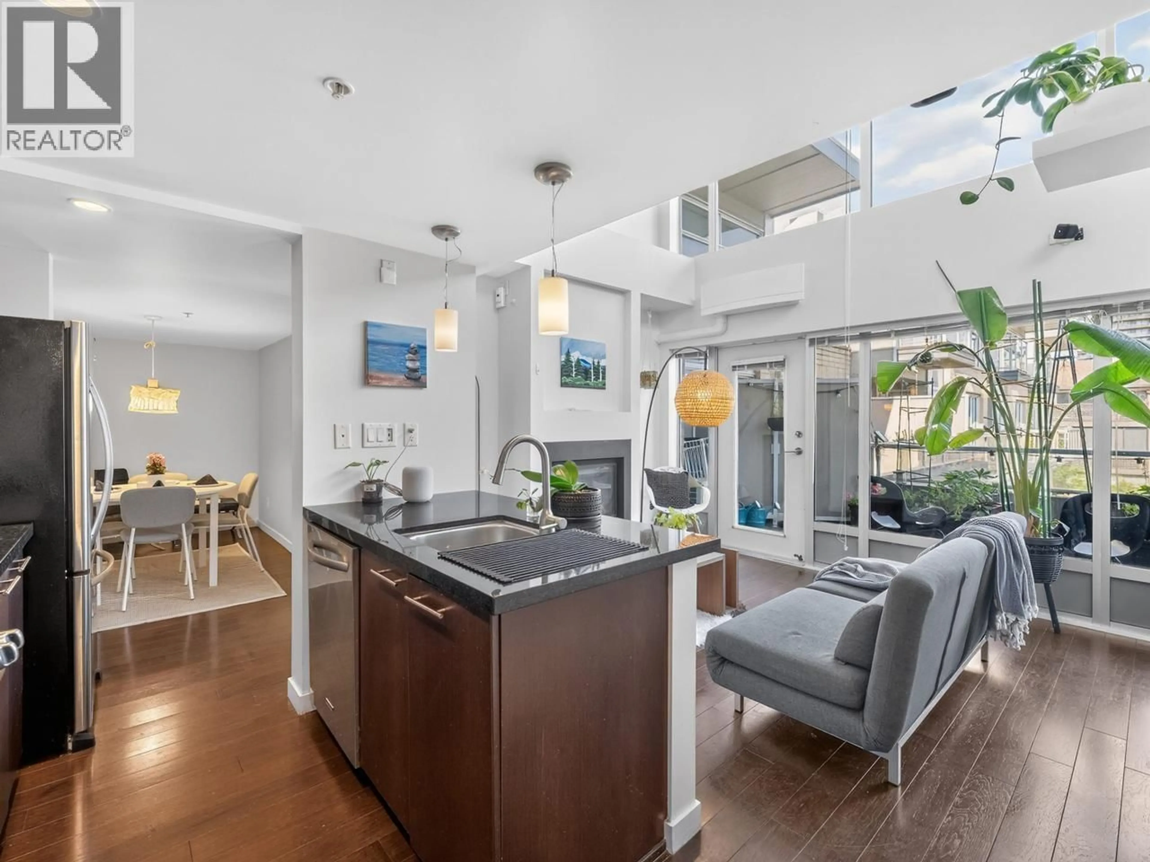 Open concept kitchen, unknown for PH1 - 1288 CHESTERFIELD AVENUE, North Vancouver British Columbia V7M0B1