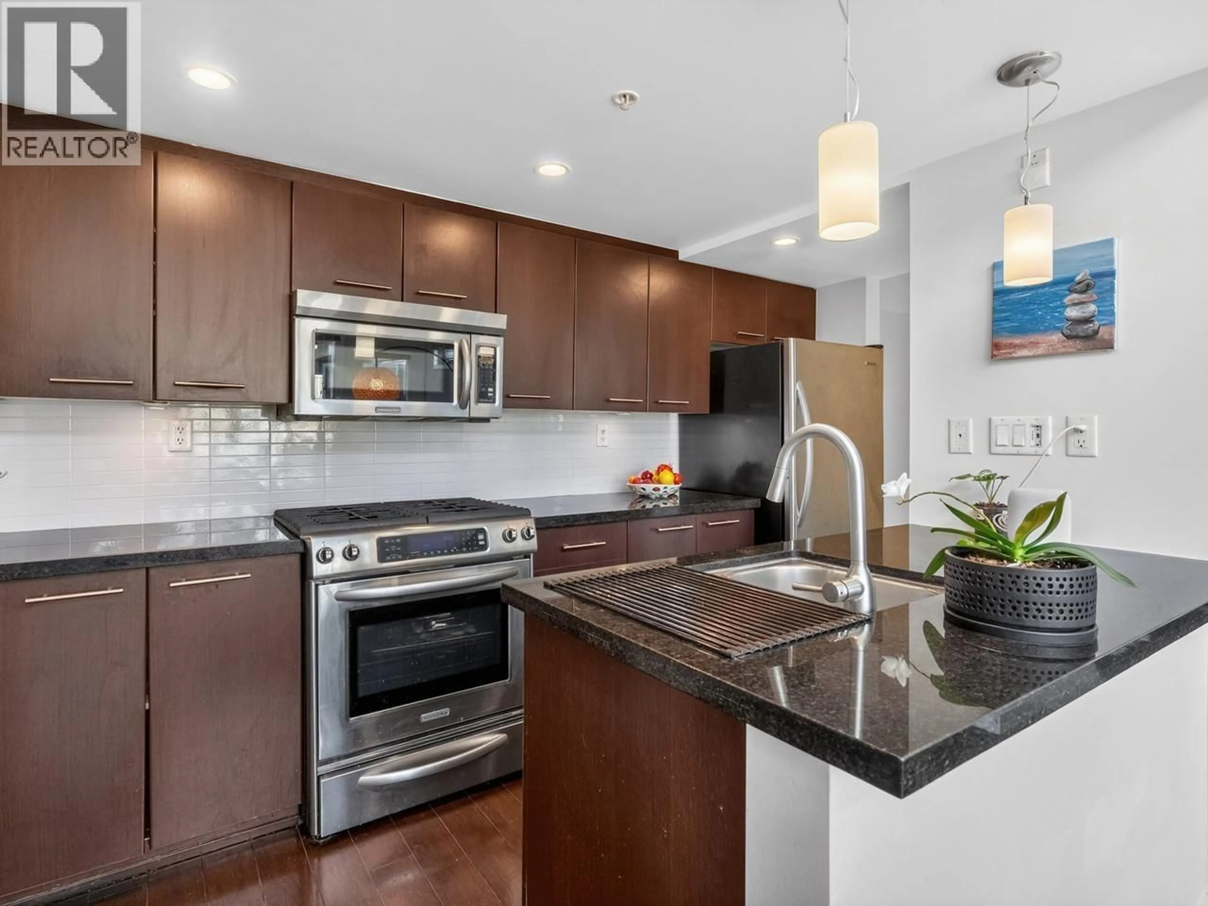 Open concept kitchen, unknown for PH1 - 1288 CHESTERFIELD AVENUE, North Vancouver British Columbia V7M0B1