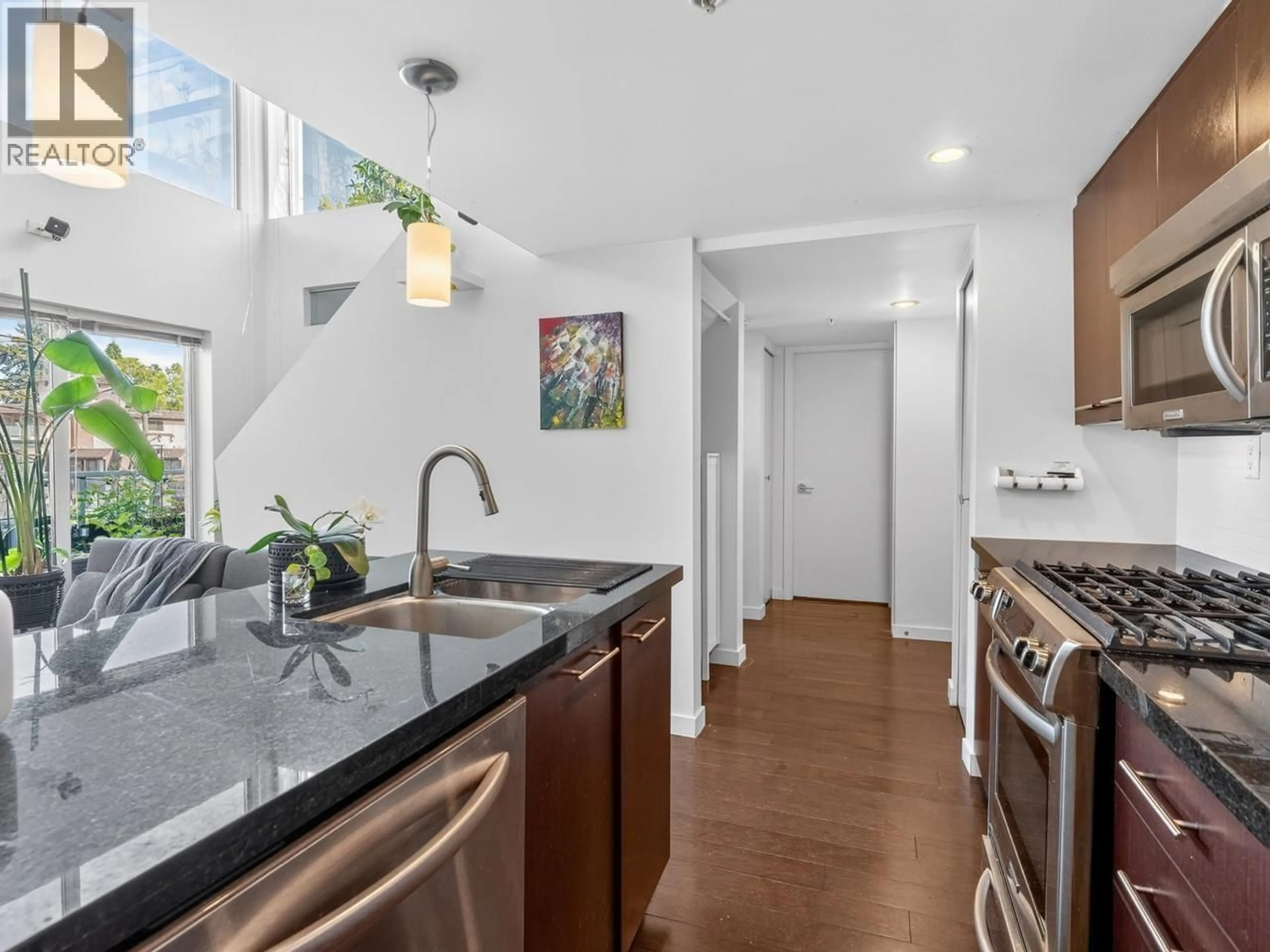 Open concept kitchen, ceramic/tile floor for PH1 - 1288 CHESTERFIELD AVENUE, North Vancouver British Columbia V7M0B1