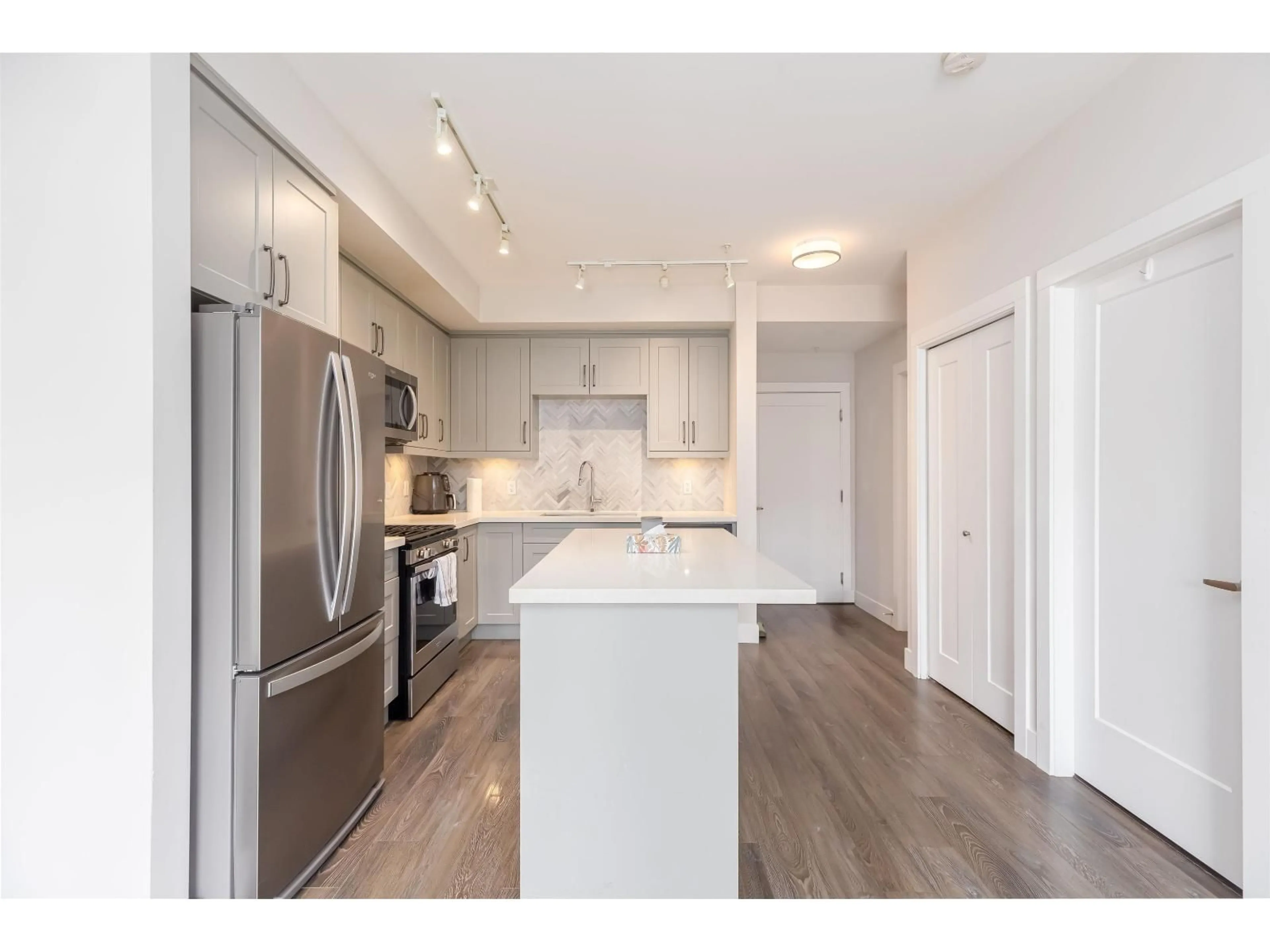 Open concept kitchen, wood/laminate floor for 303 - 14605 MCDOUGALL DRIVE, Surrey British Columbia V4P0G7