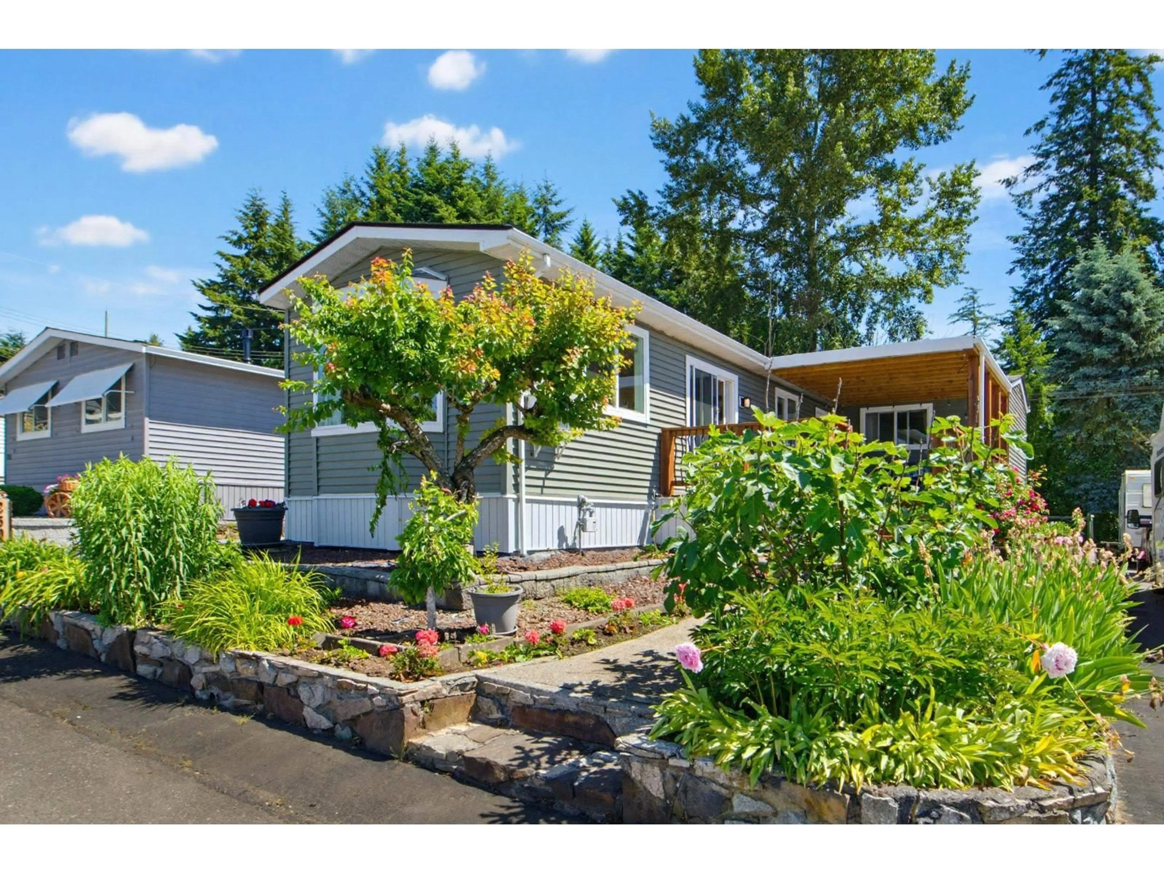 Home with vinyl exterior material, street for 250 - 27111 0 AVENUE, Langley British Columbia V4W2T6