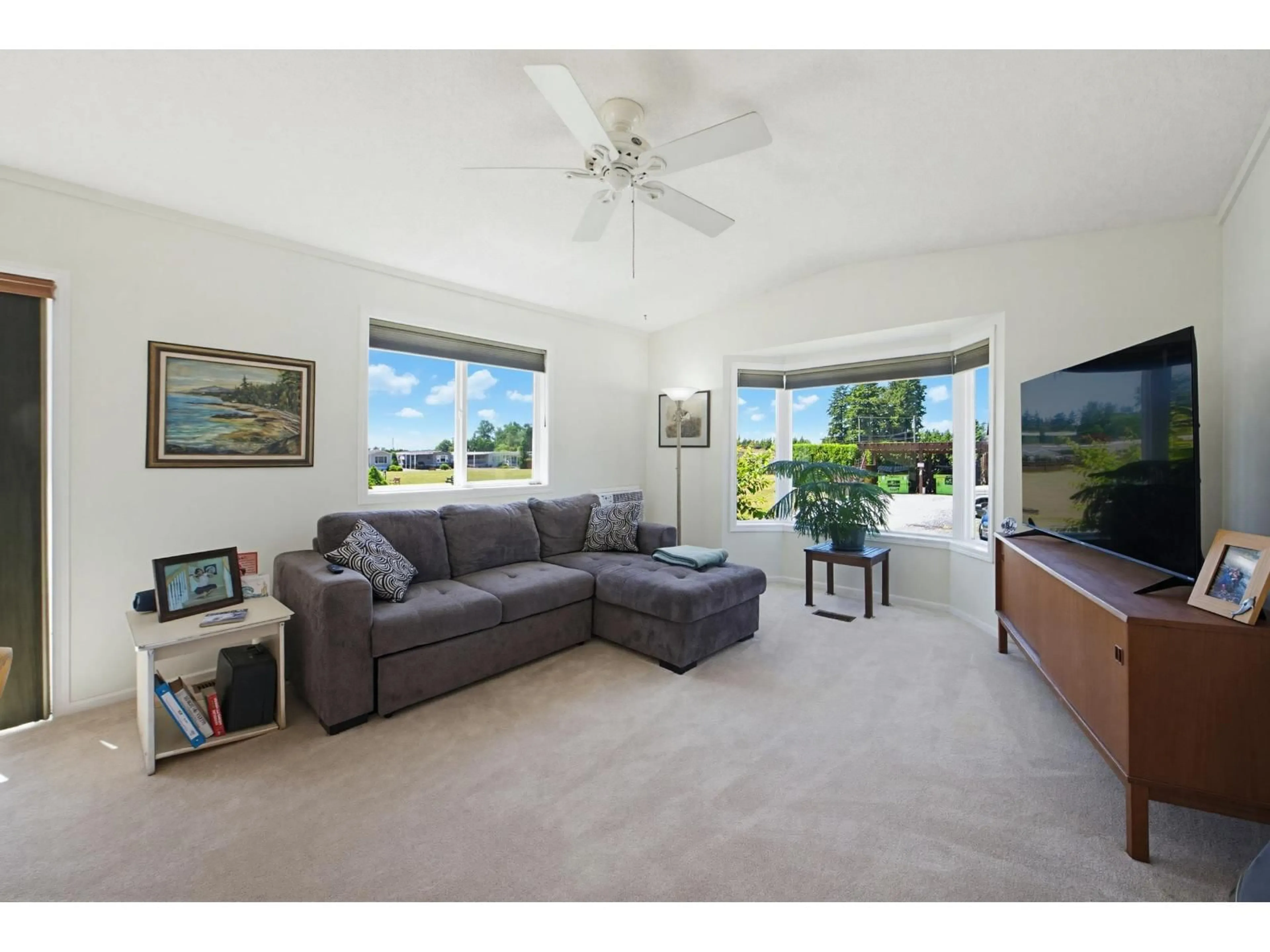 Living room with furniture, unknown for 250 - 27111 0 AVENUE, Langley British Columbia V4W2T6
