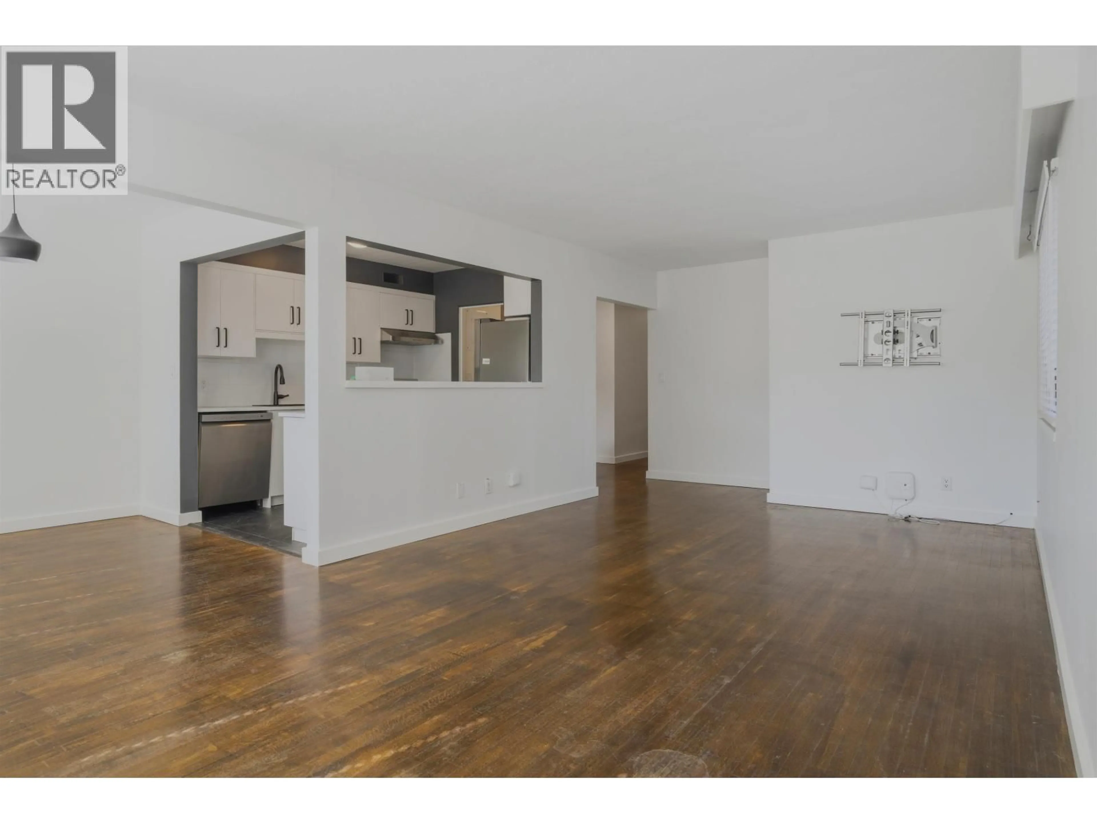 A pic of a room for 9 - 48 LEOPOLD PLACE, New Westminster British Columbia V3L2C6