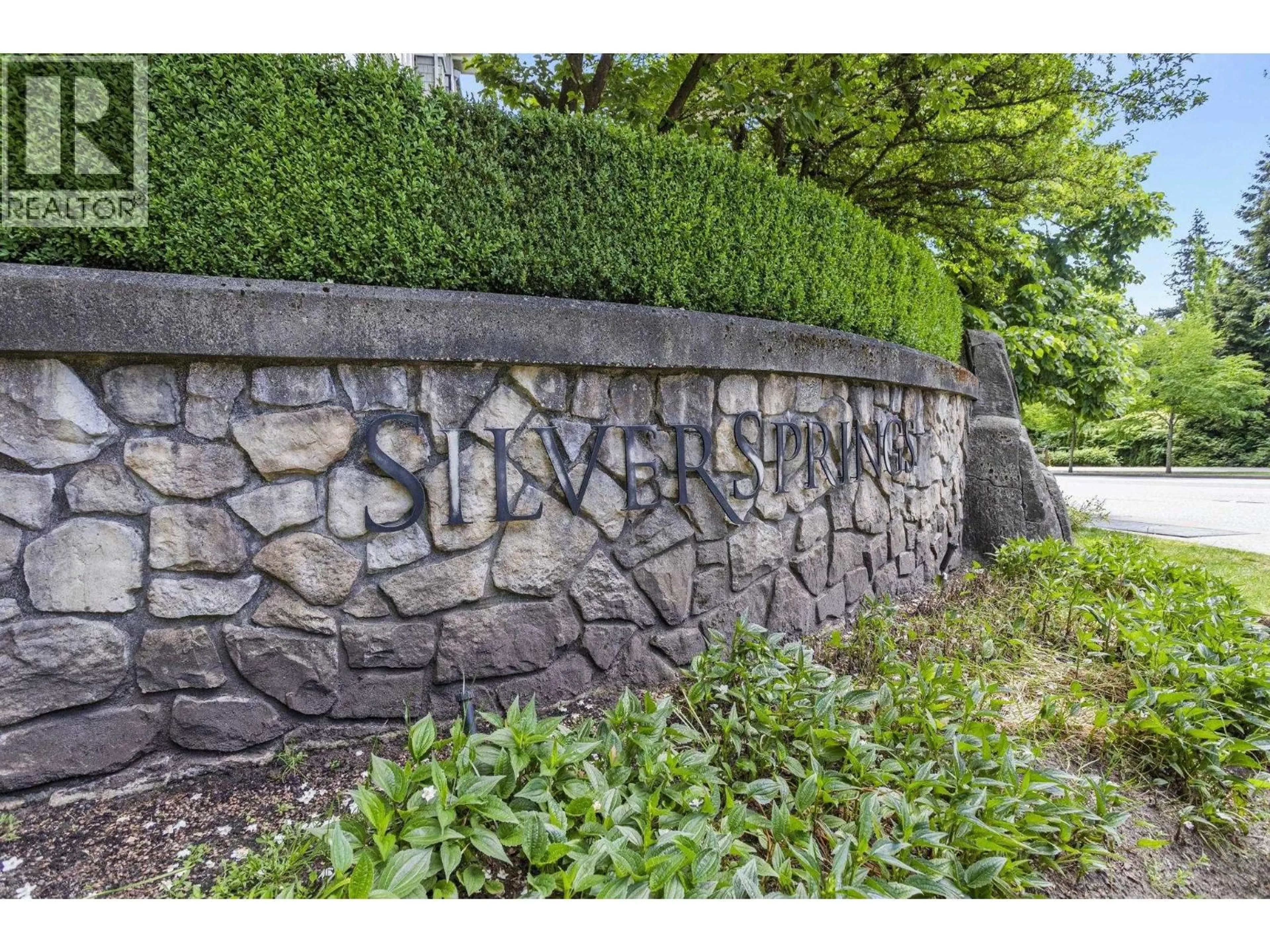 Indoor foyer for 301 - 2966 SILVER SPRINGS BOULEVARD, Coquitlam British Columbia V3E3S1