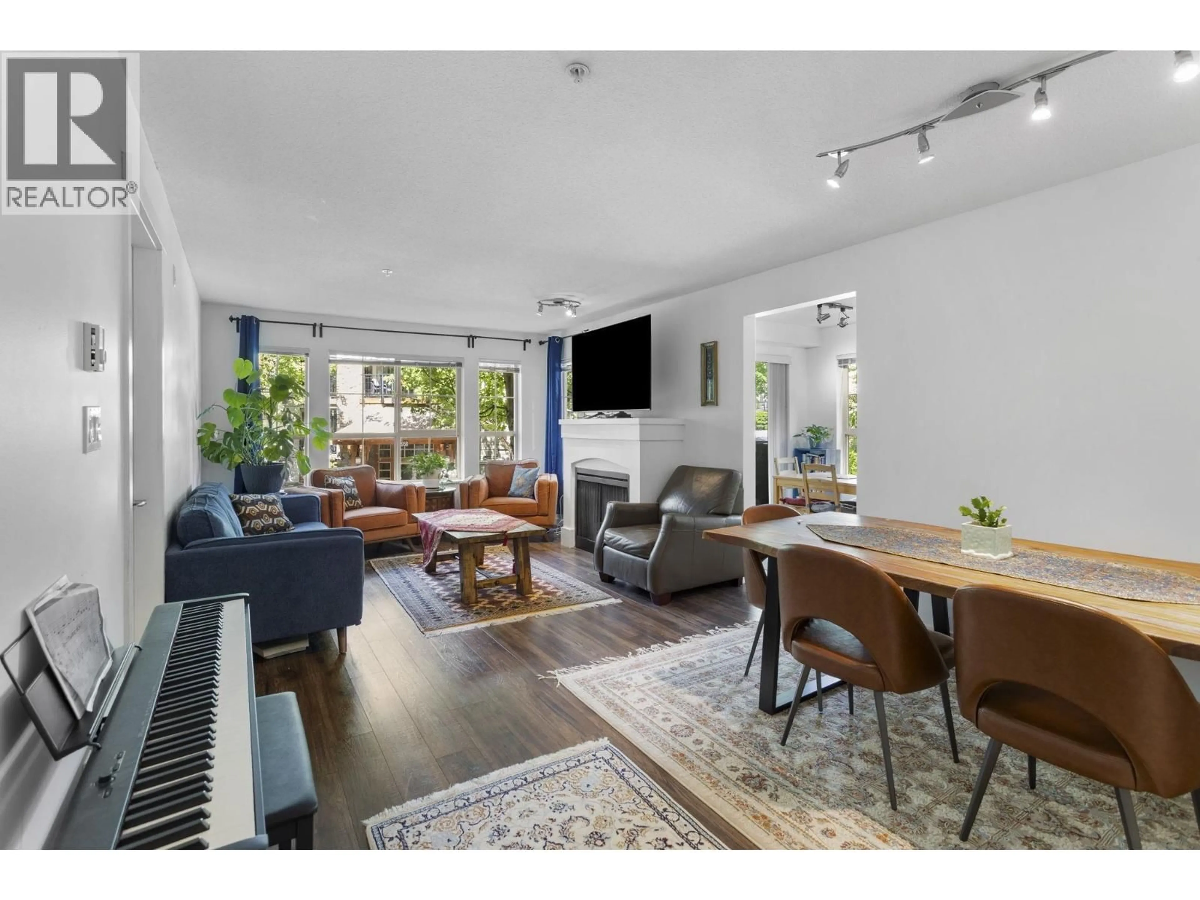Living room with furniture, unknown for 301 - 2966 SILVER SPRINGS BOULEVARD, Coquitlam British Columbia V3E3S1