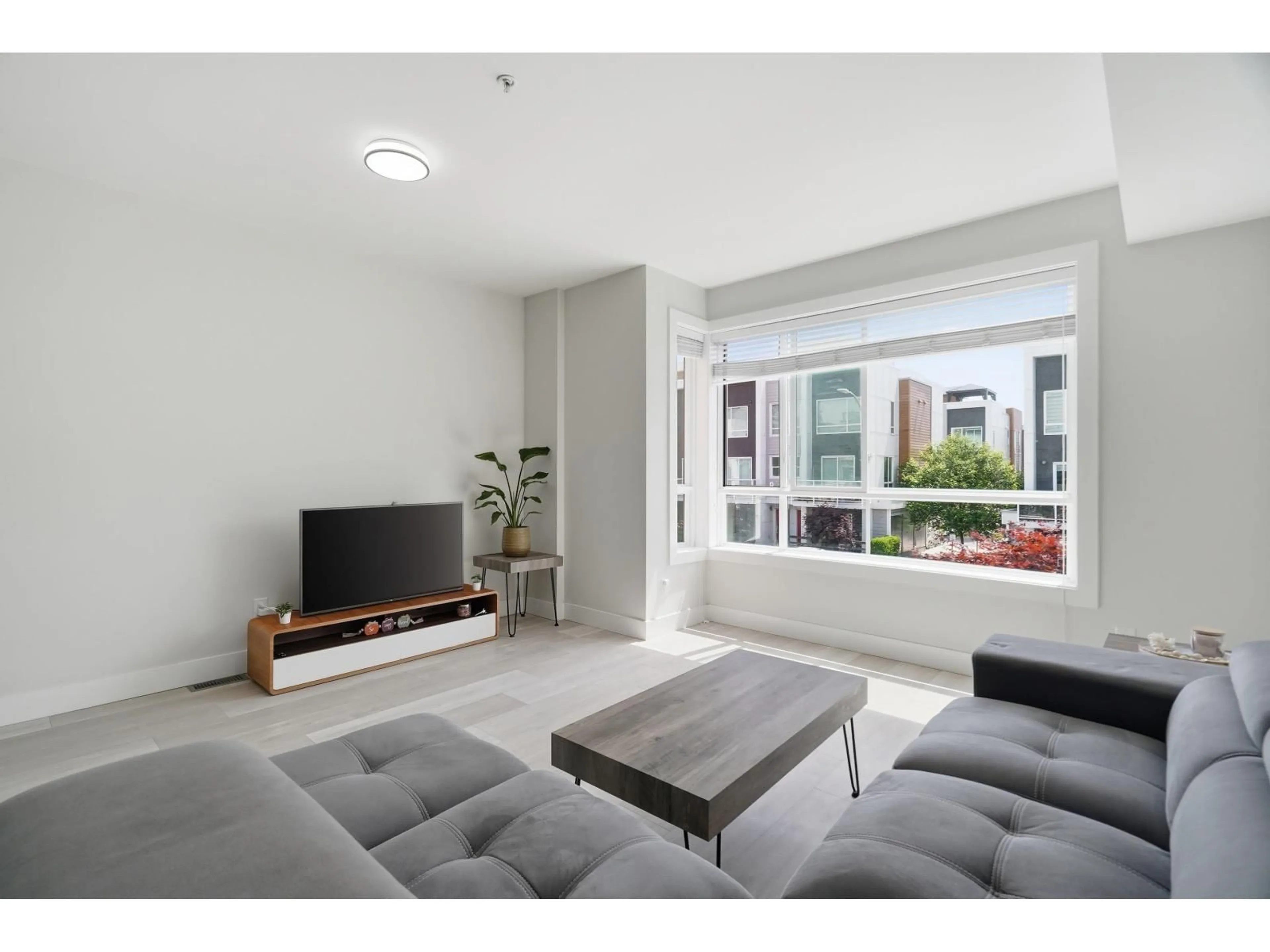 Living room with furniture, unknown for 14 - 19631 55A AVENUE, Langley British Columbia V3A3X1