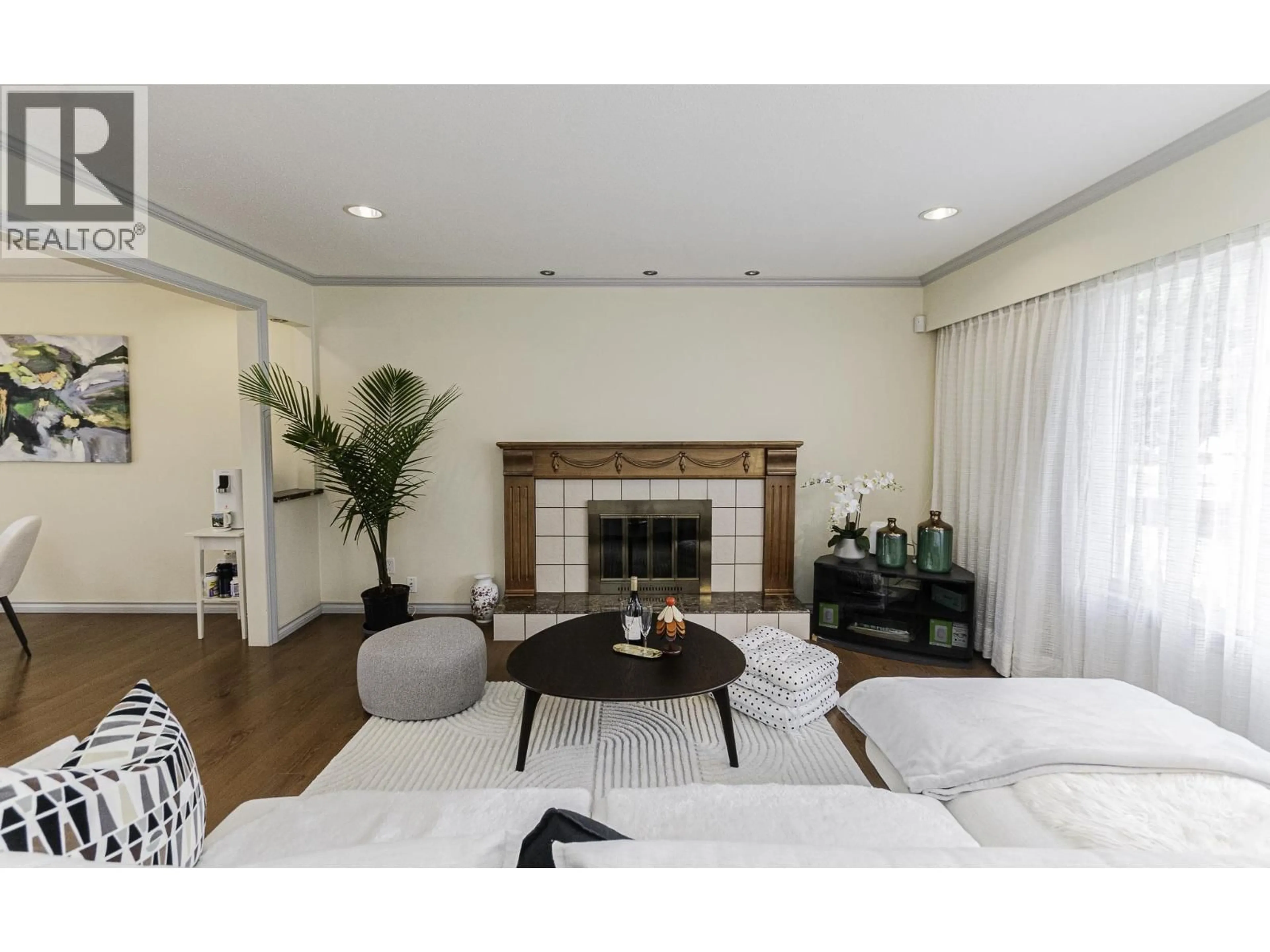 Living room with furniture, unknown for 10540 REYNOLDS DRIVE, Richmond British Columbia V7E4B4