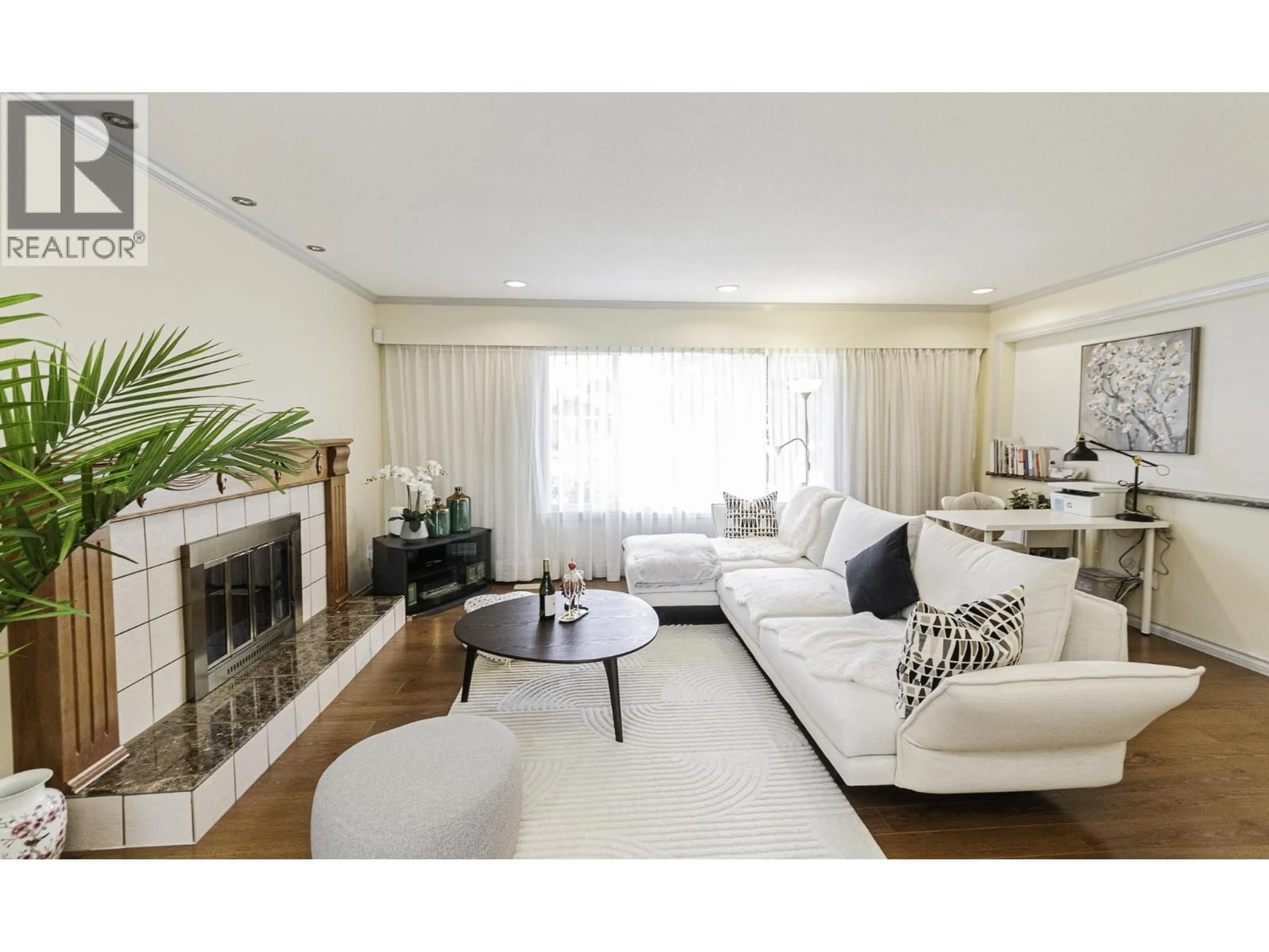 Living room with furniture, unknown for 10540 REYNOLDS DRIVE, Richmond British Columbia V7E4B4