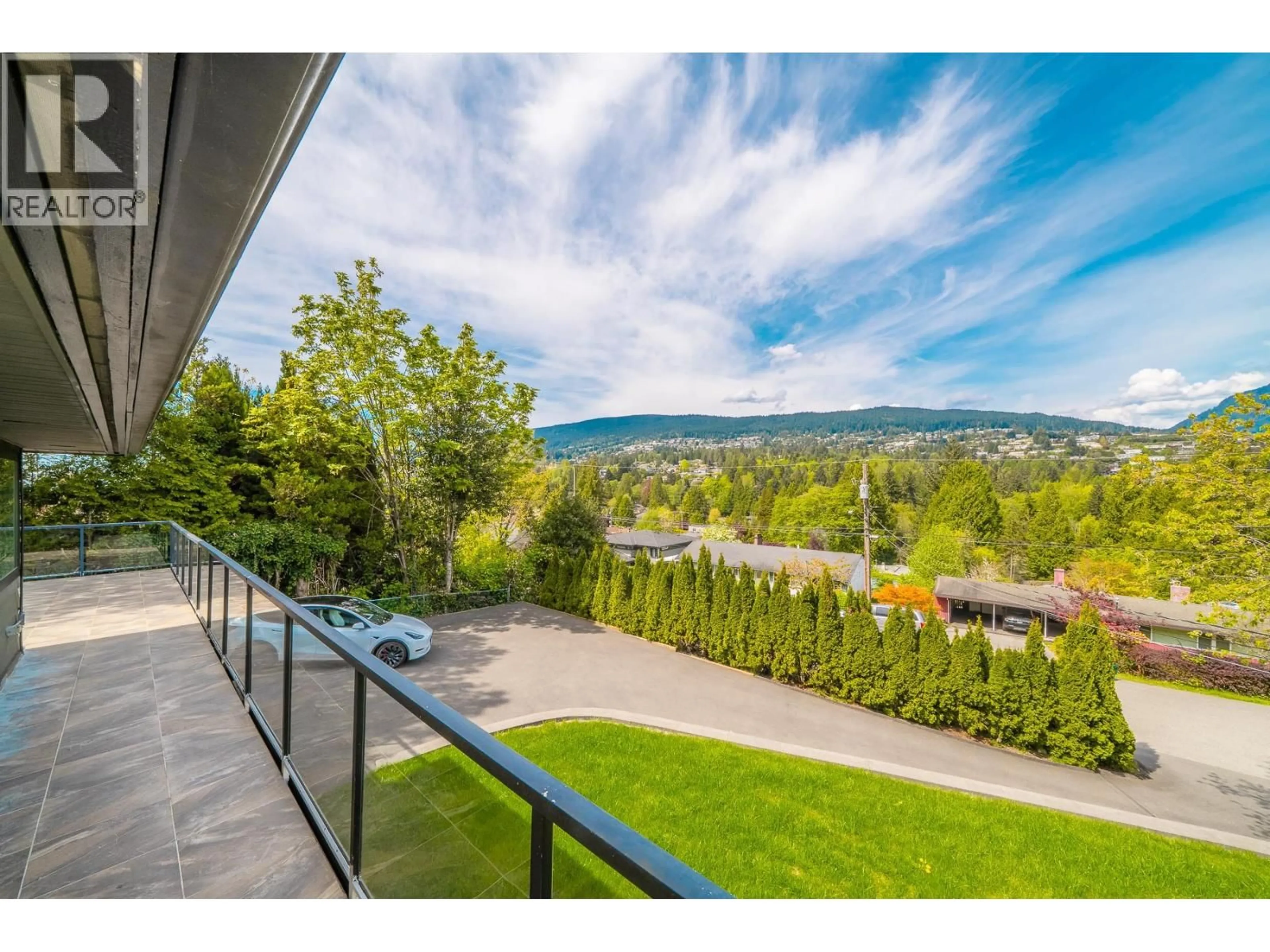 Patio, mountain view for 880 JEFFERSON AVENUE, West Vancouver British Columbia V7T2A4