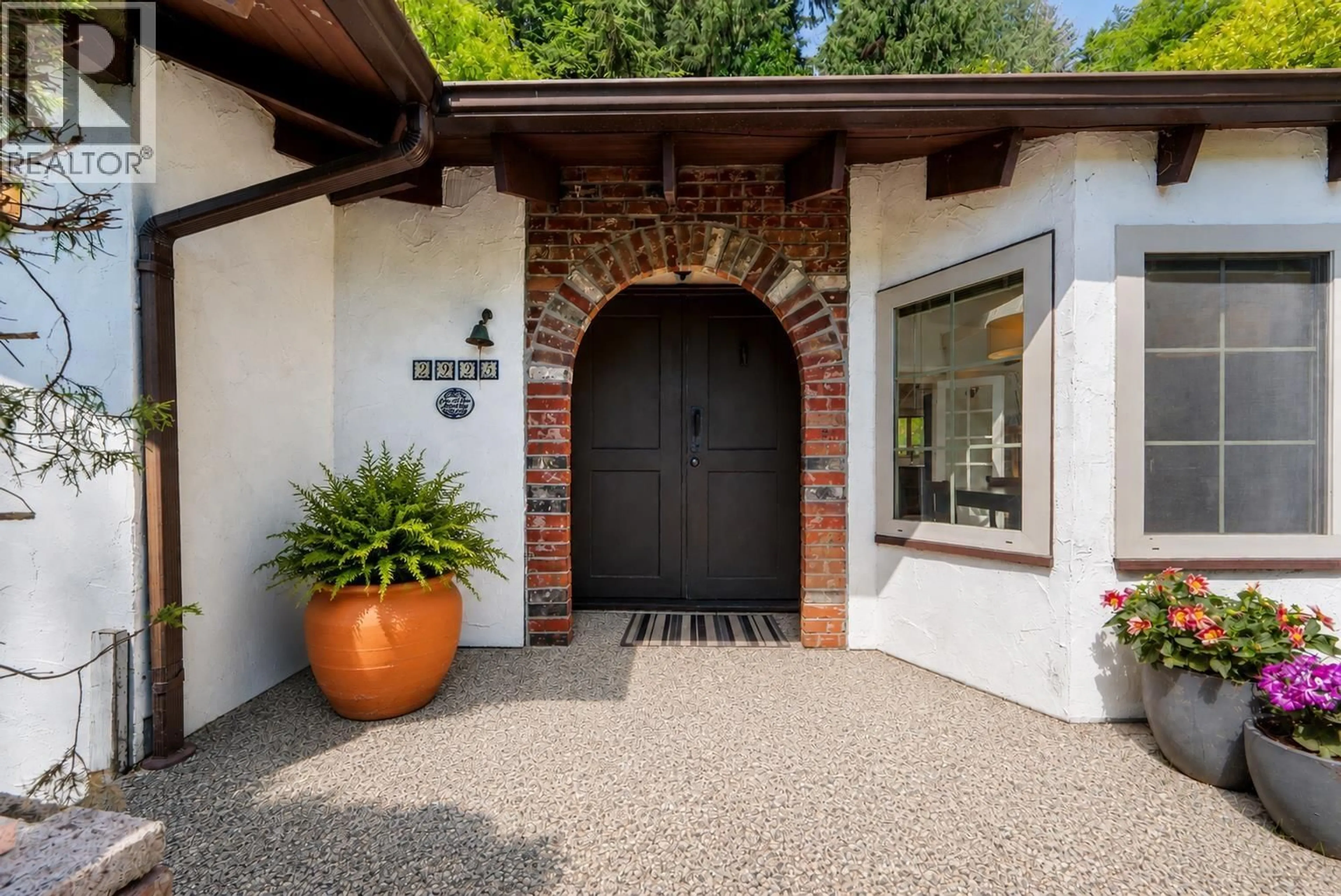 Indoor entryway for 2995 ALTAMONT CRESCENT, West Vancouver British Columbia V7V3C2